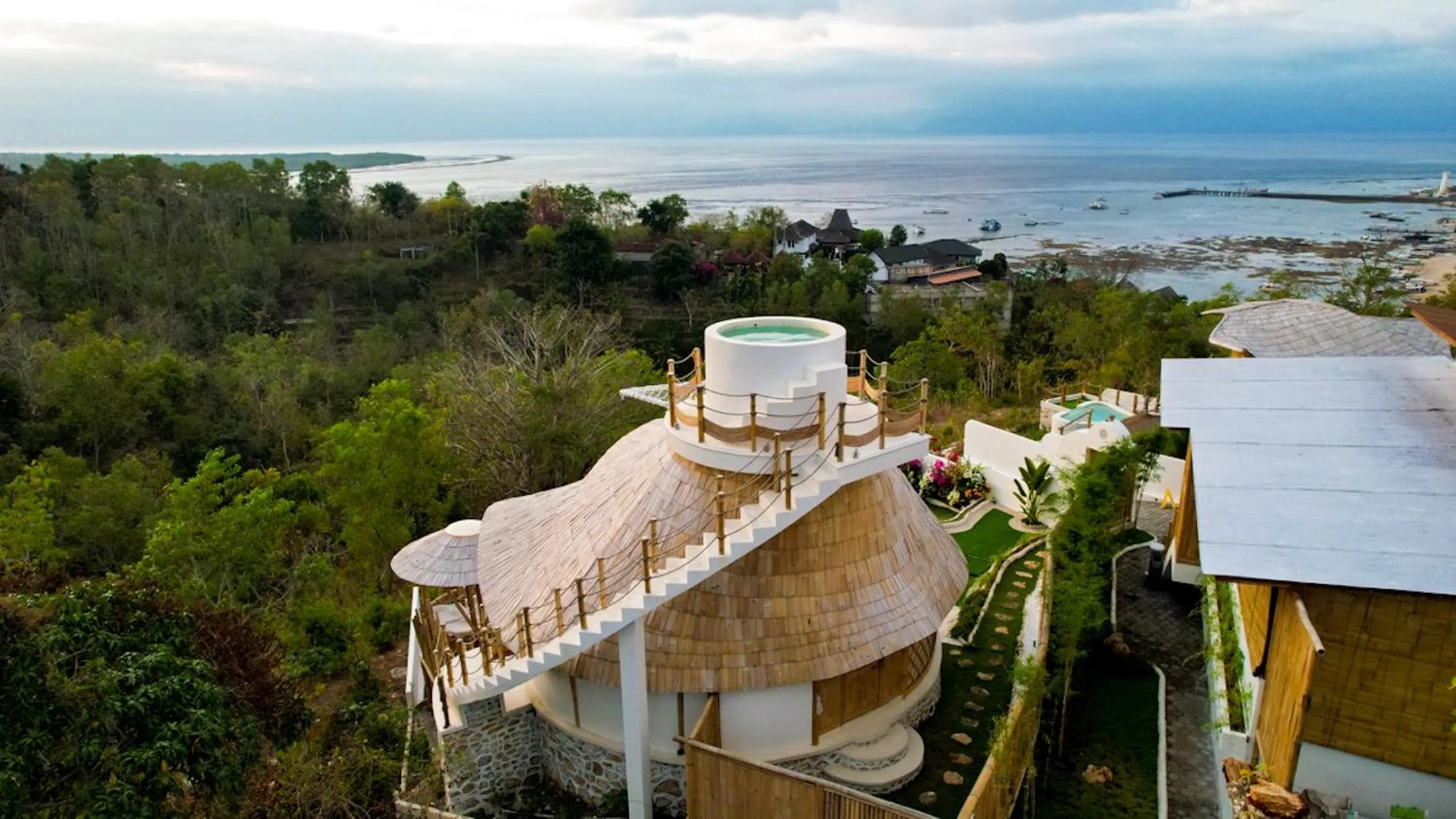 Property building in Camanta Penida - Adult Only