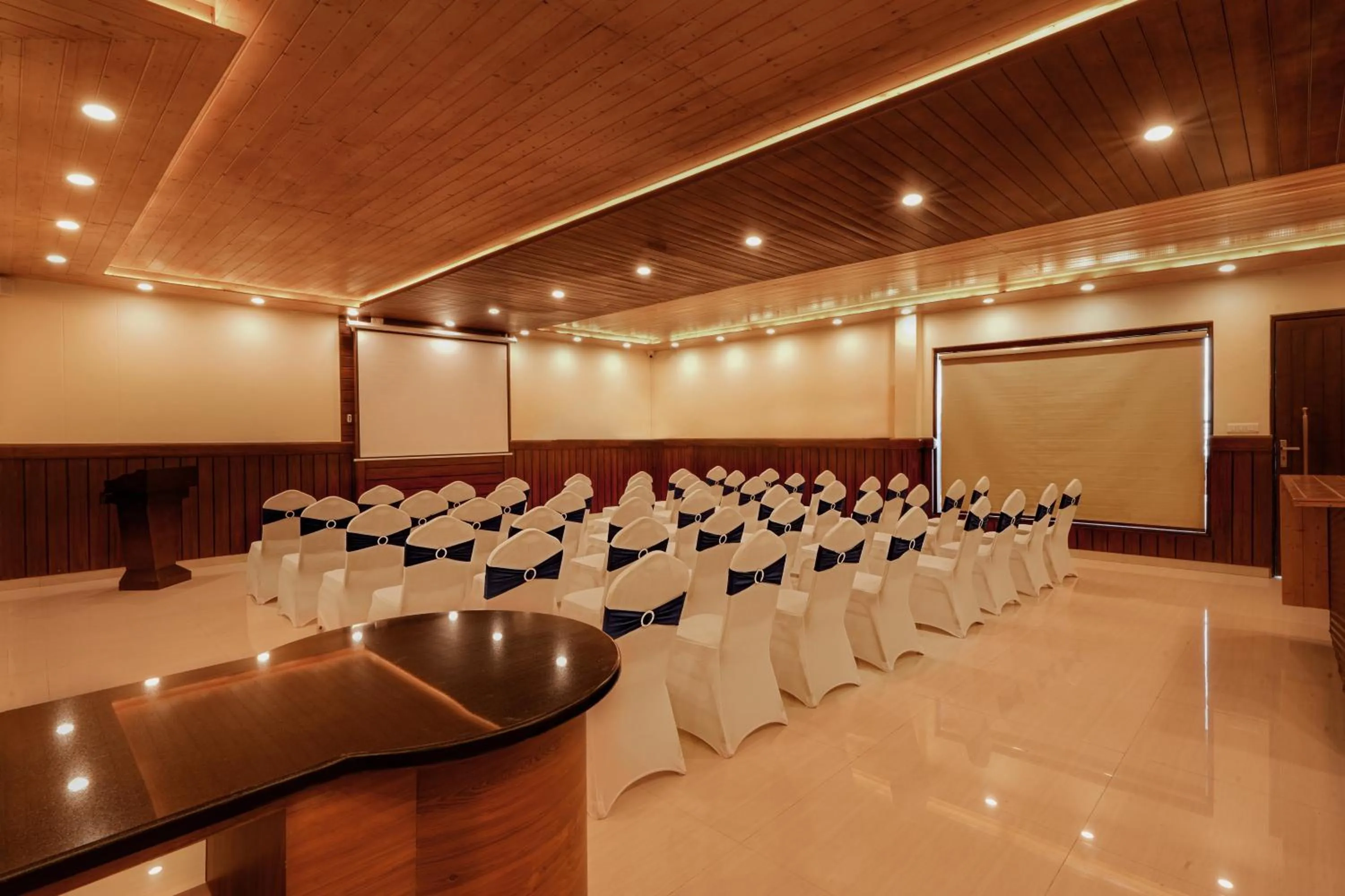 Business facilities in Hotel Bella Heights