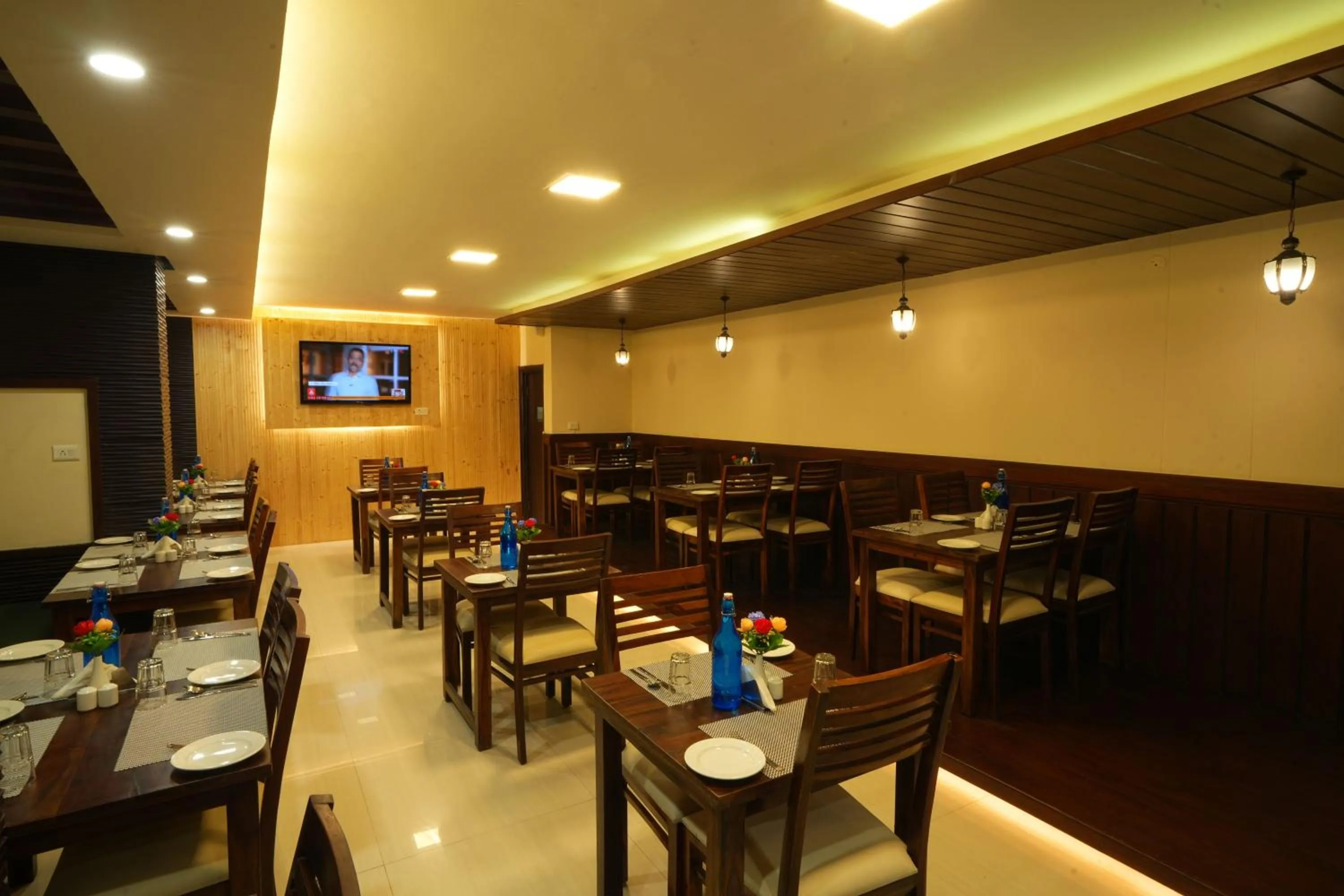 Restaurant/places to eat in Hotel Bella Heights