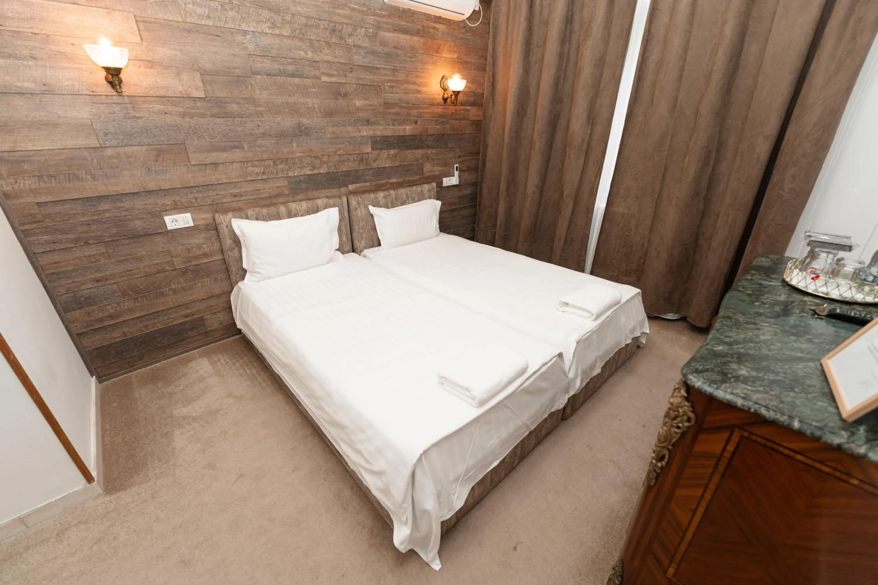 Bed in George&Dragon Rooms