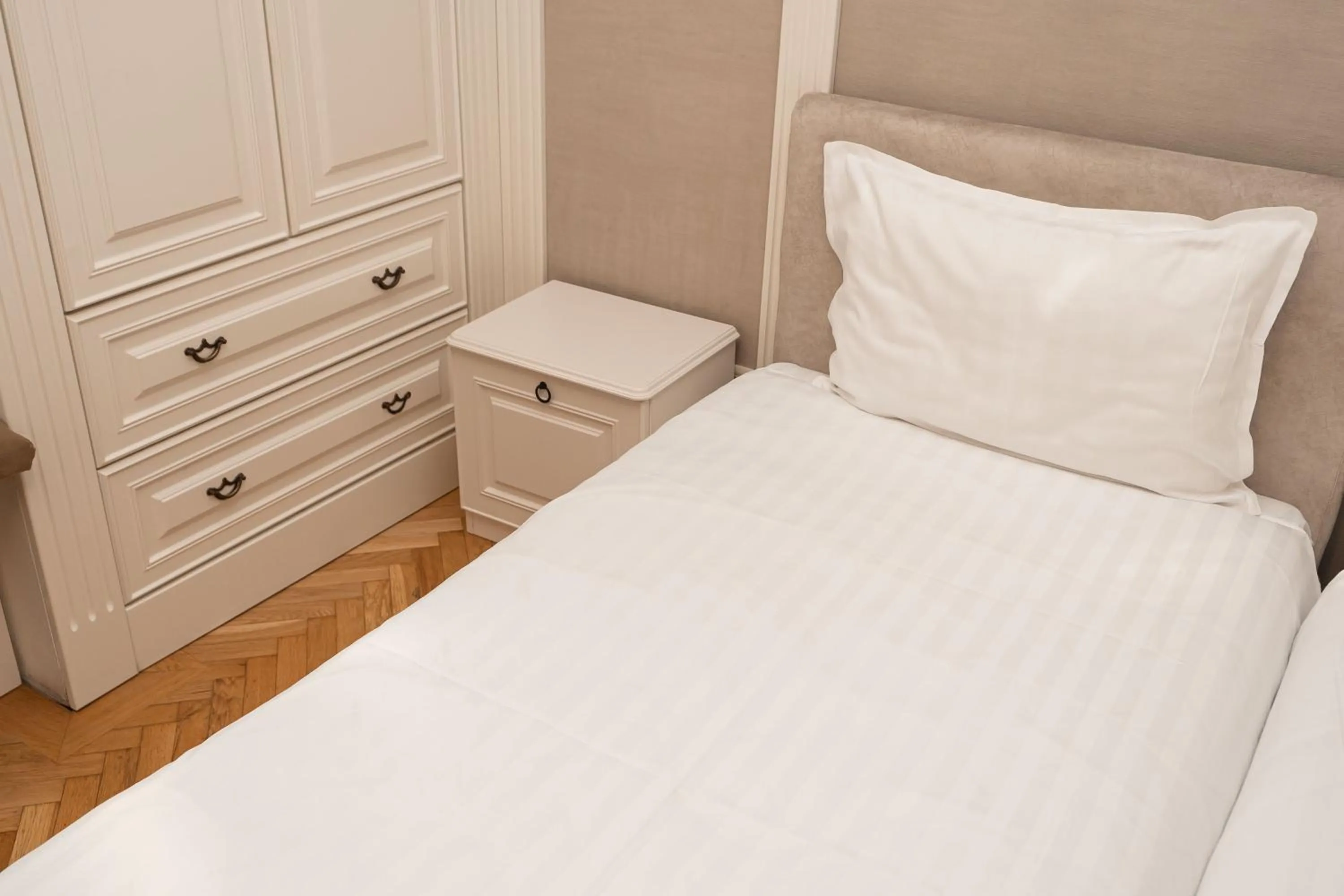 Bed in George&Dragon Rooms