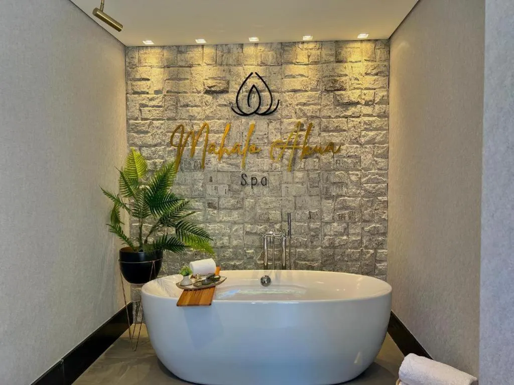 Chateau Laghetto Collection