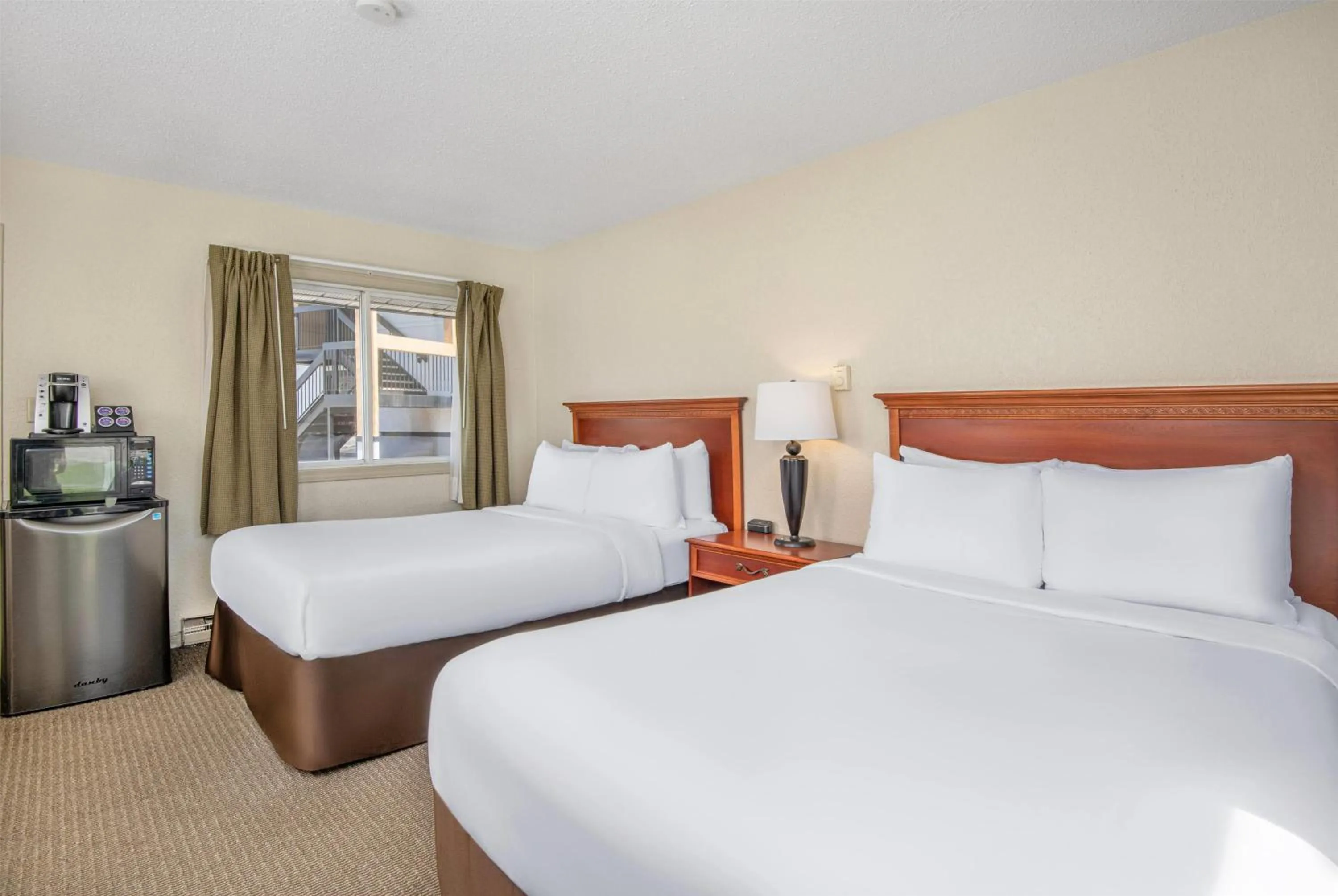 Photo of the whole room, Bed in Travelodge by Wyndham Gananoque