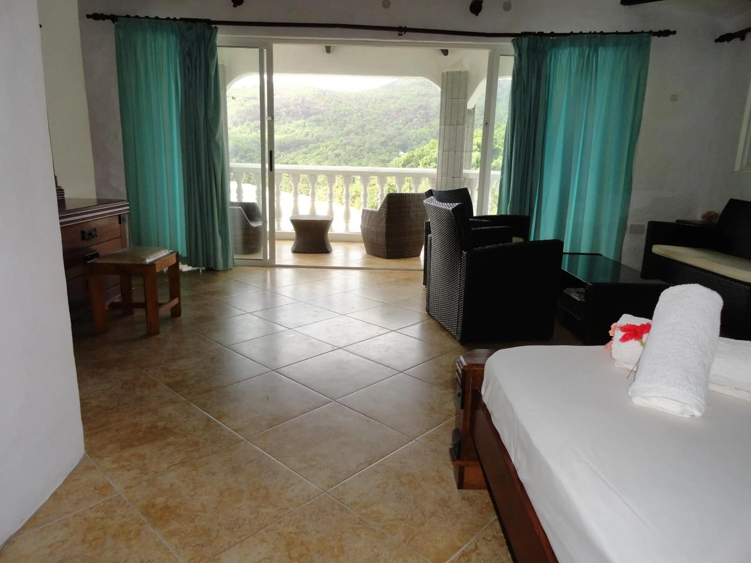 Bedroom, Bed in Lazare Picault Hotel