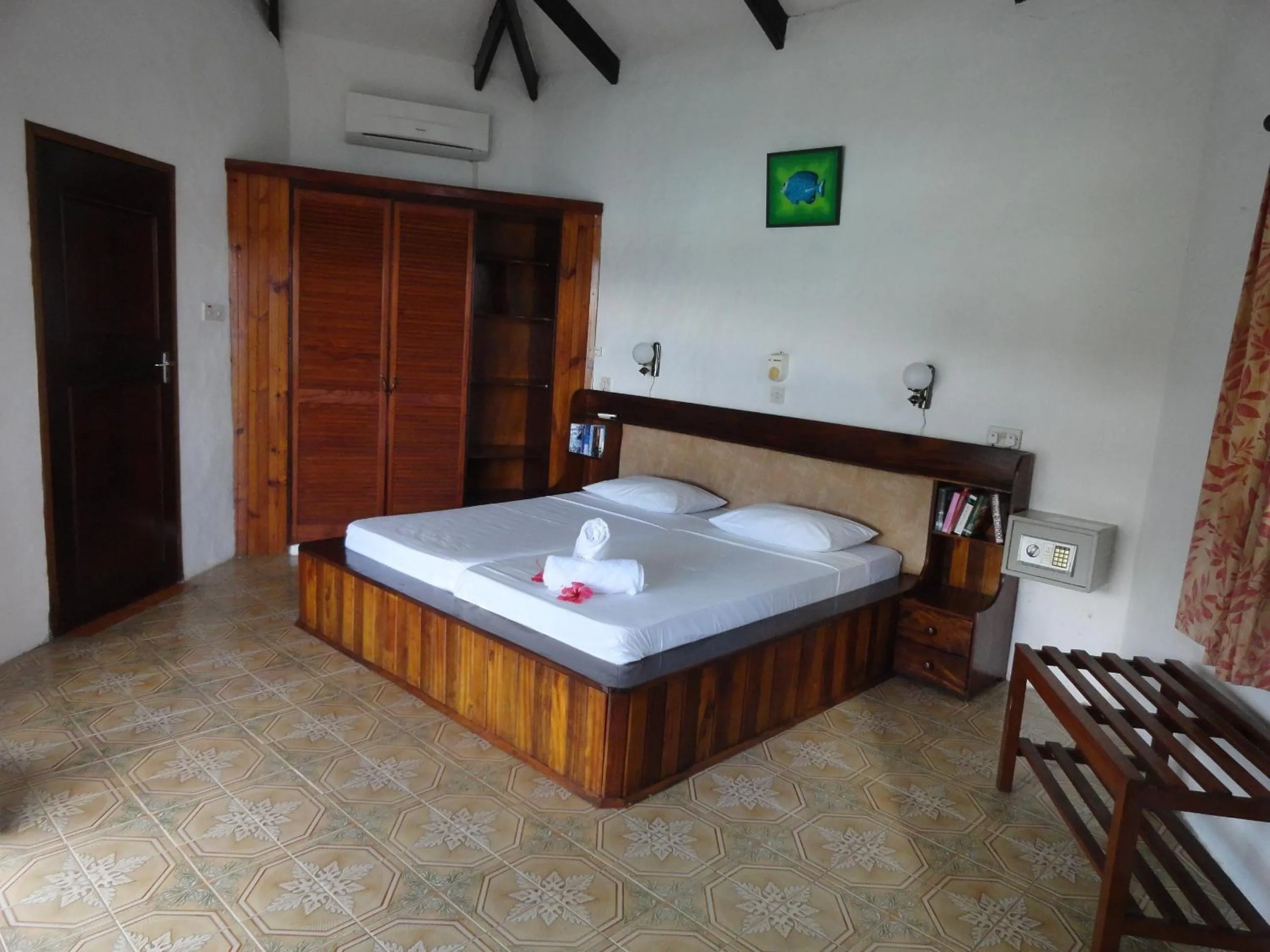 Bedroom, Bed in Lazare Picault Hotel