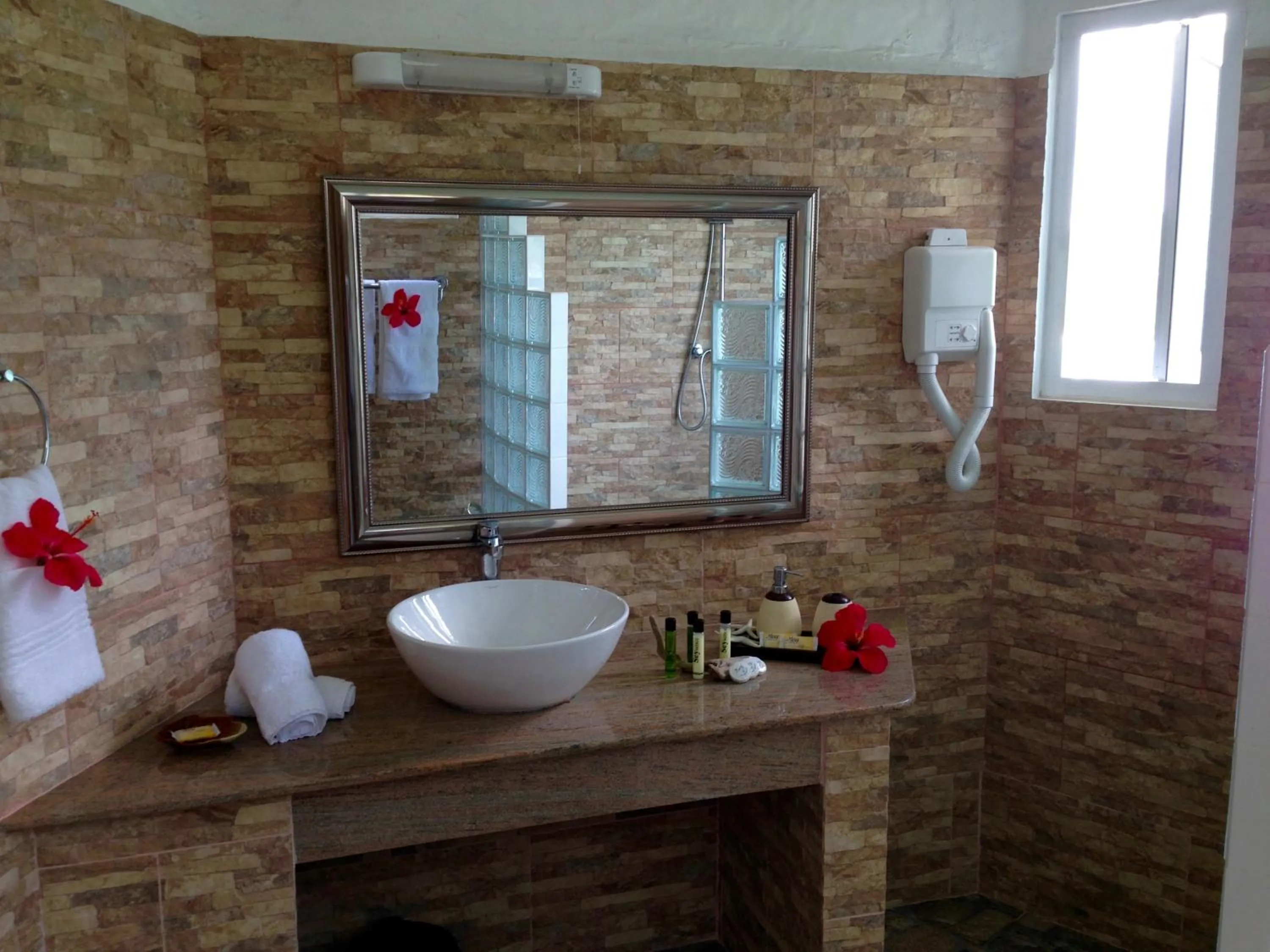 Bathroom in Lazare Picault Hotel