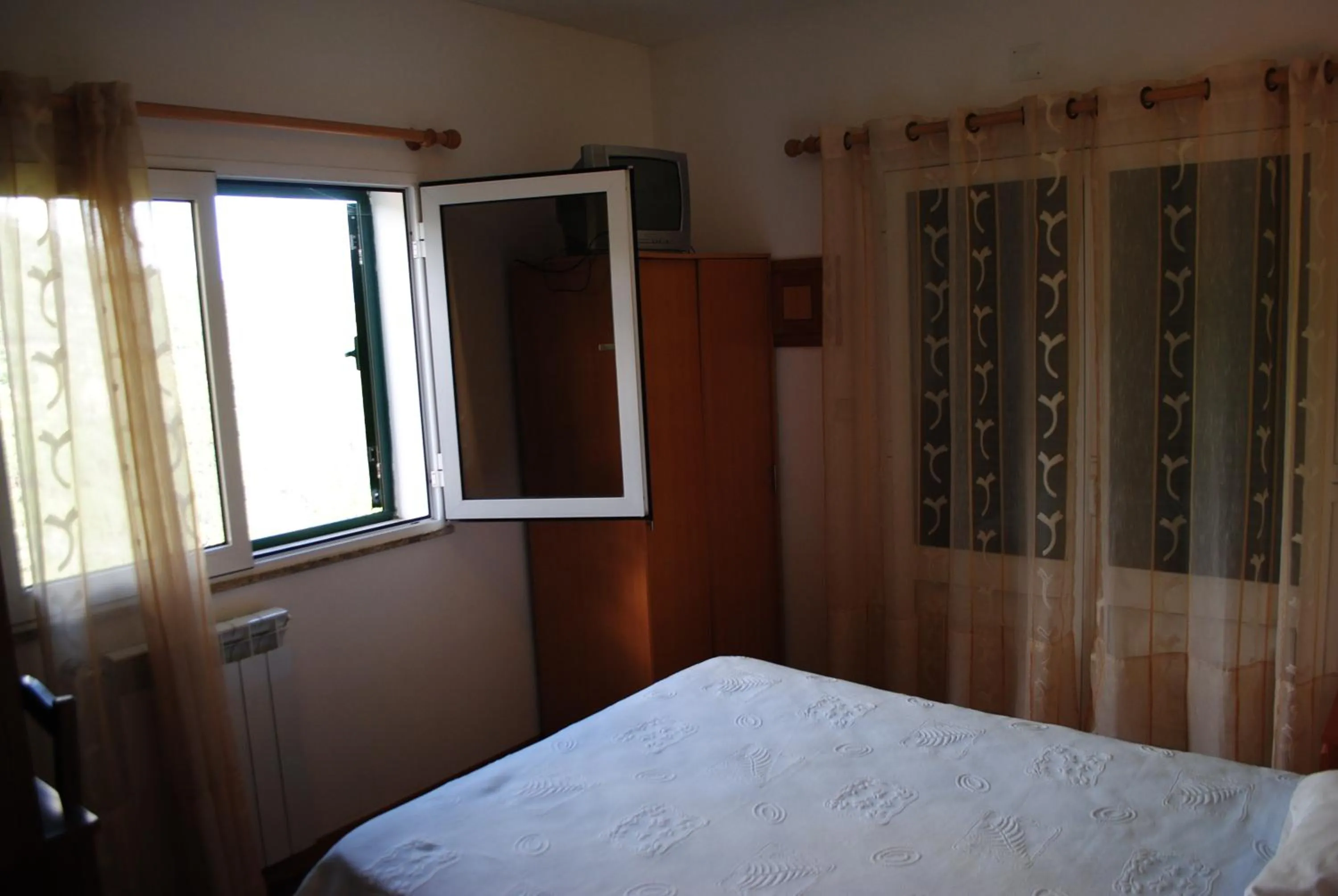 Bedroom, Bed in Casa Dos Santos Alojamento - Guest House