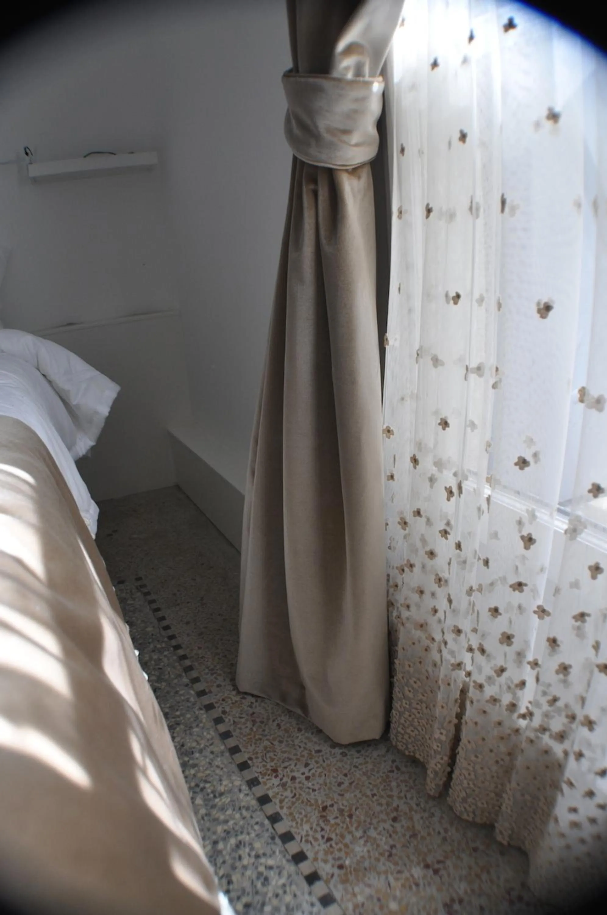 Decorative detail, Bed in Ida Chambres d'hôtes B&B