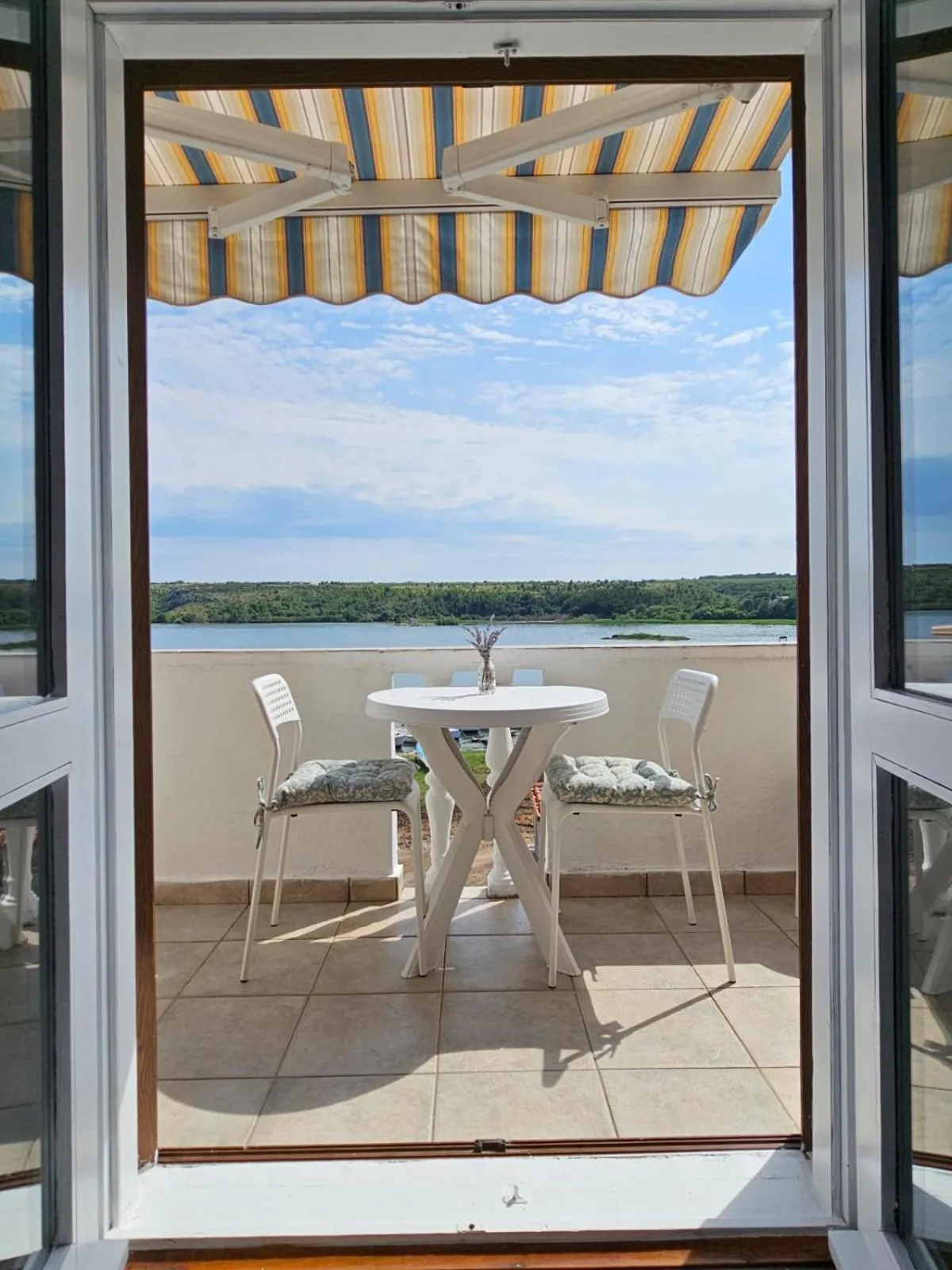 Sea view in Apartment Školj