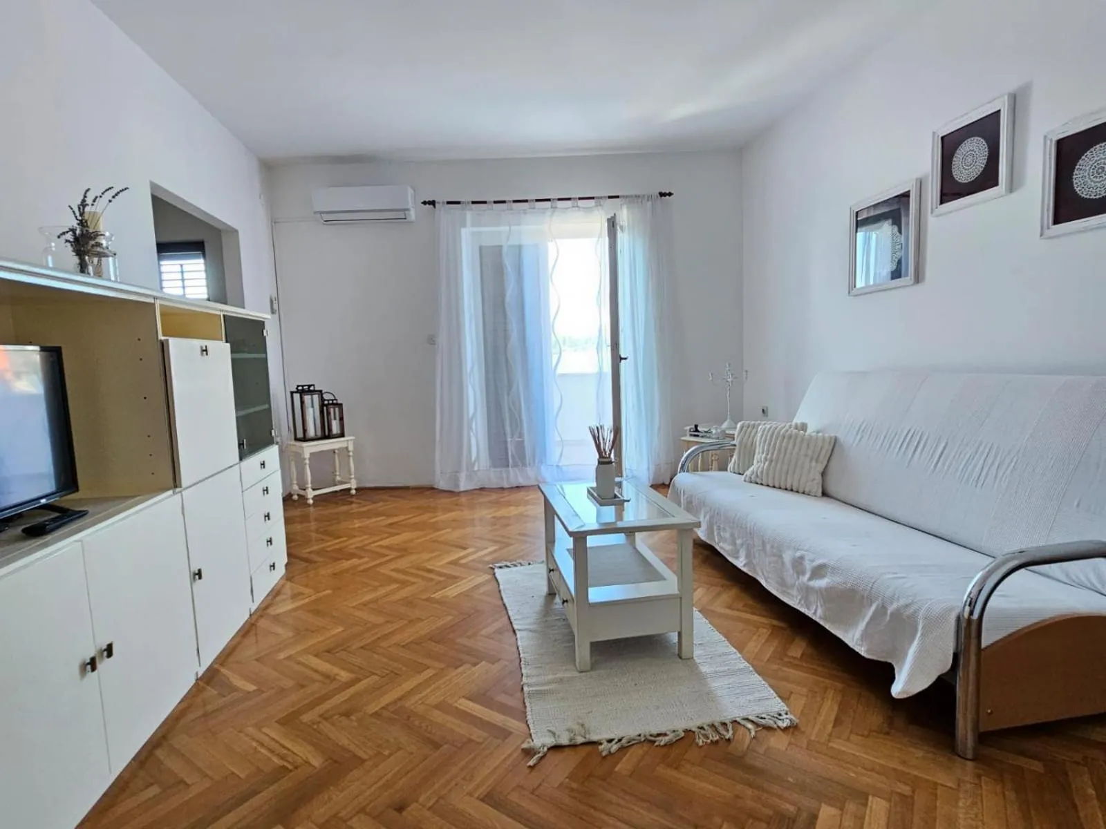 Living room, Bed in Apartment Školj