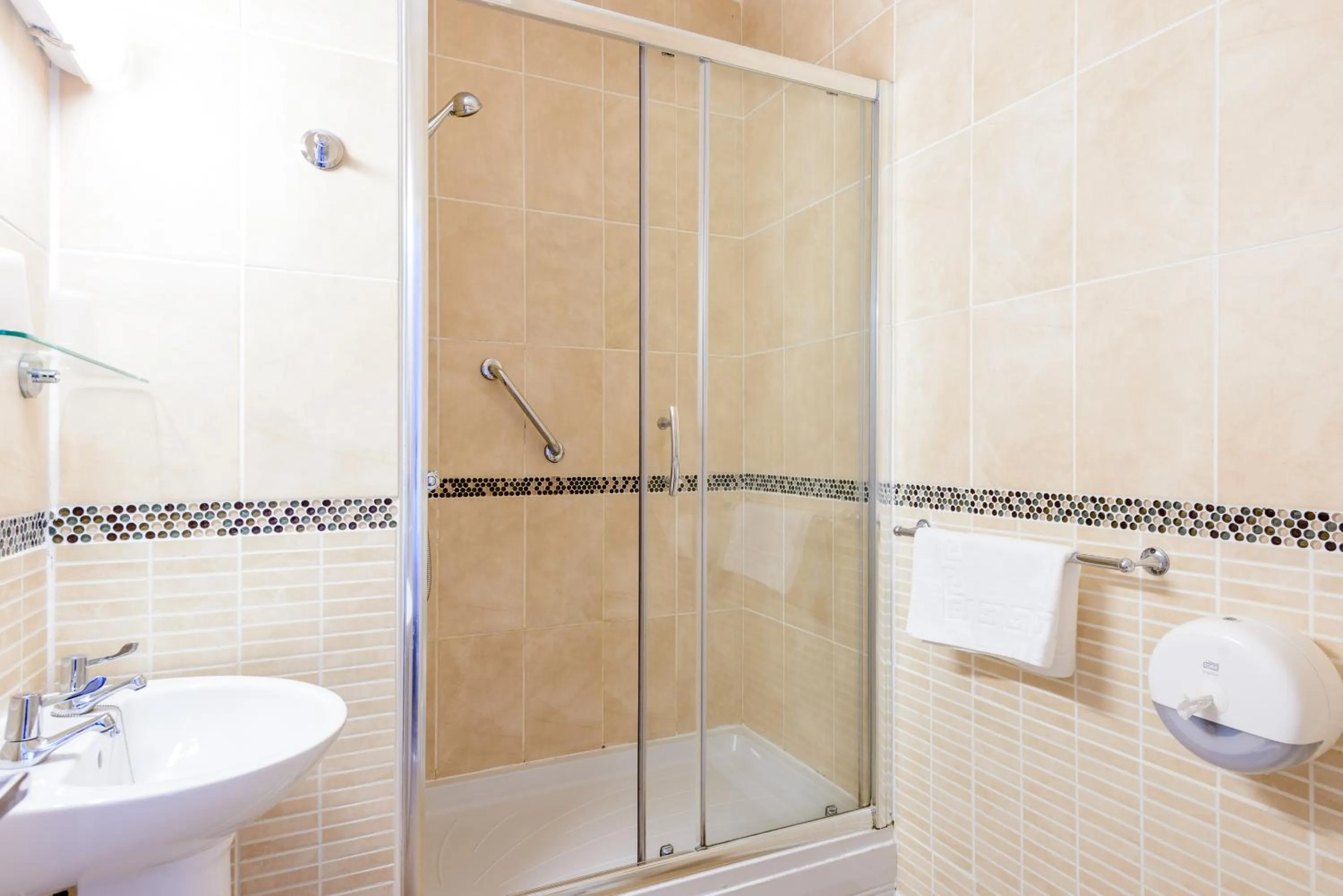 Shower in Barrowfield Hotel