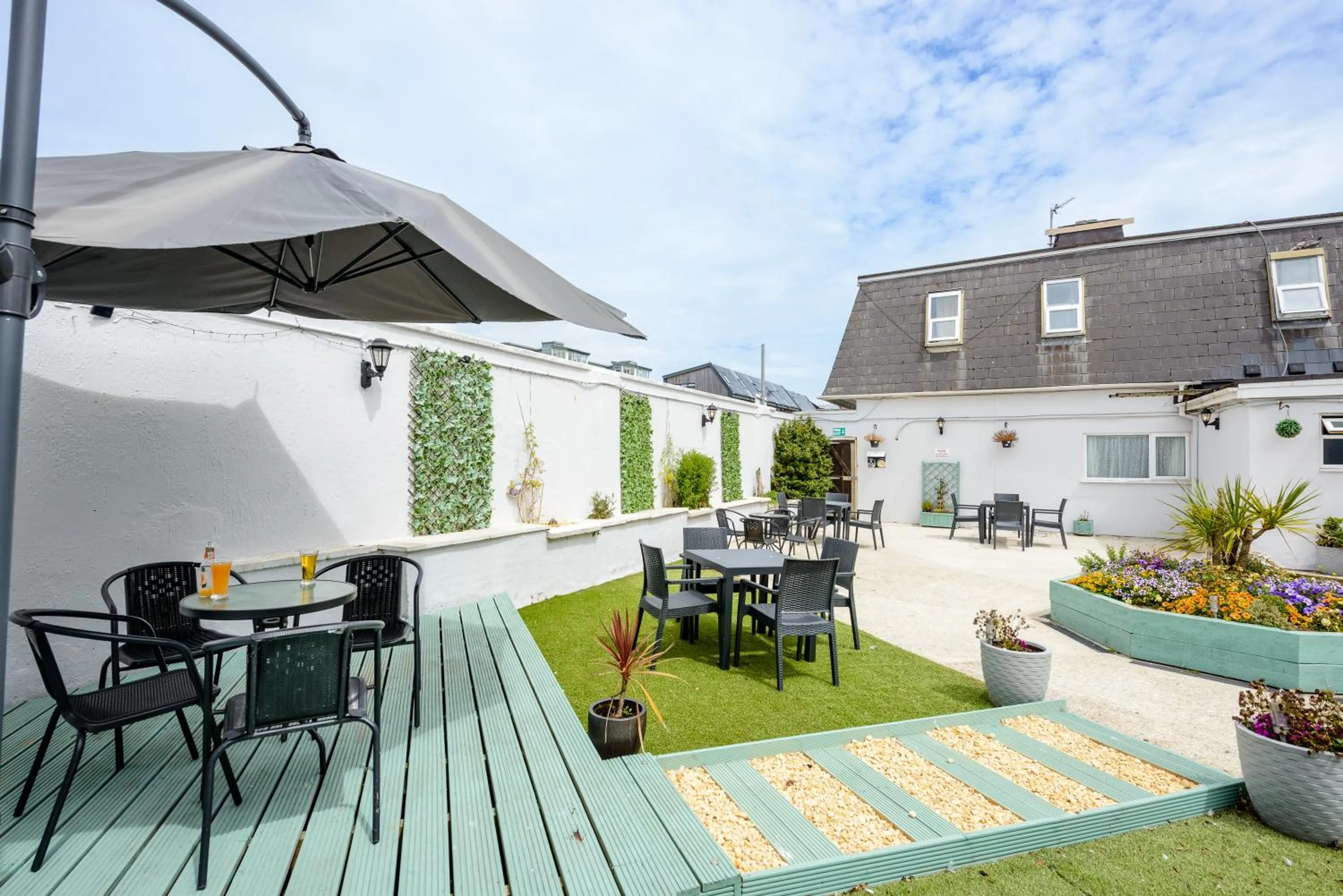 Garden in Barrowfield Hotel