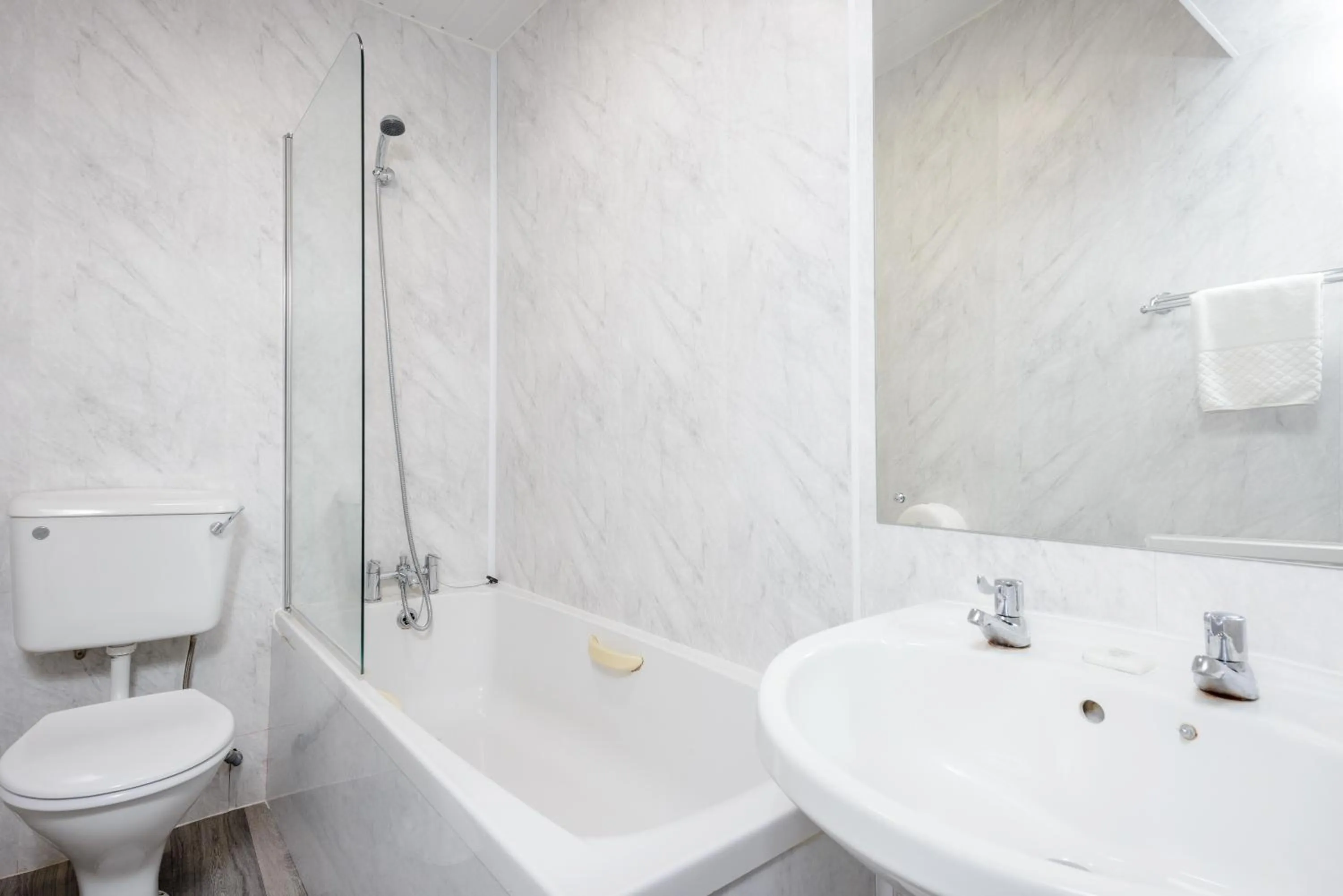 Shower in Barrowfield Hotel