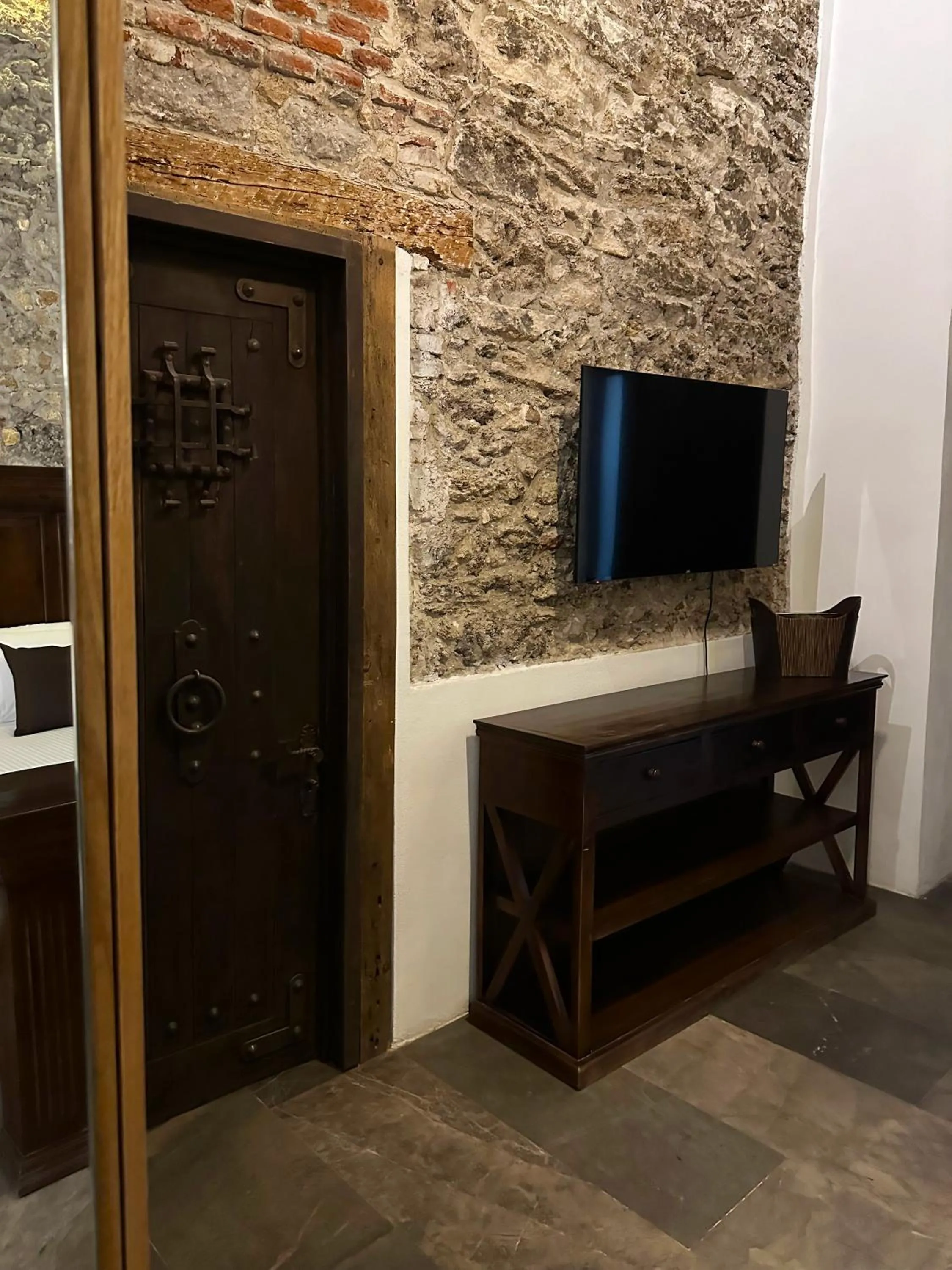 TV and multimedia in HOTEL BOUTIQUE CASONA 65