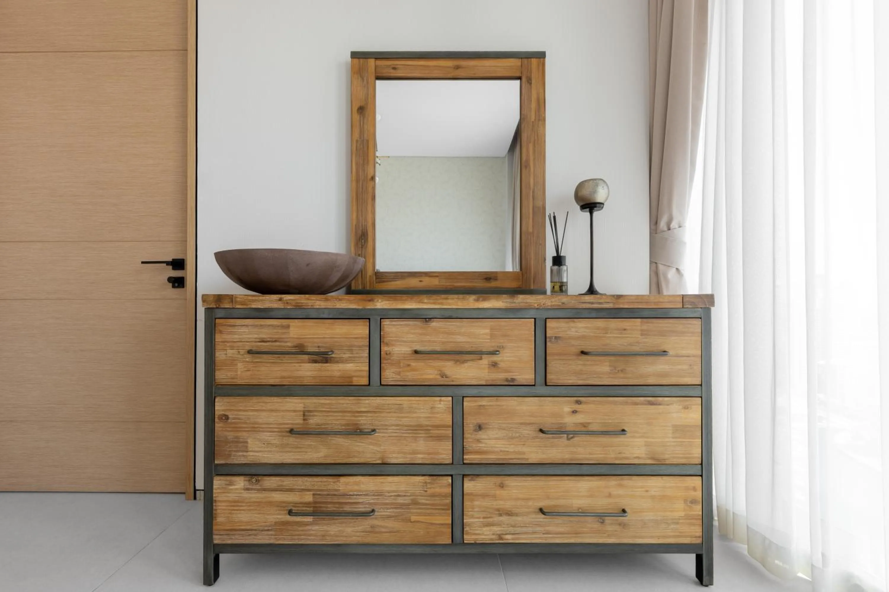 wardrobe in Jumeirah Gate Tower JBR 1BR Apartment