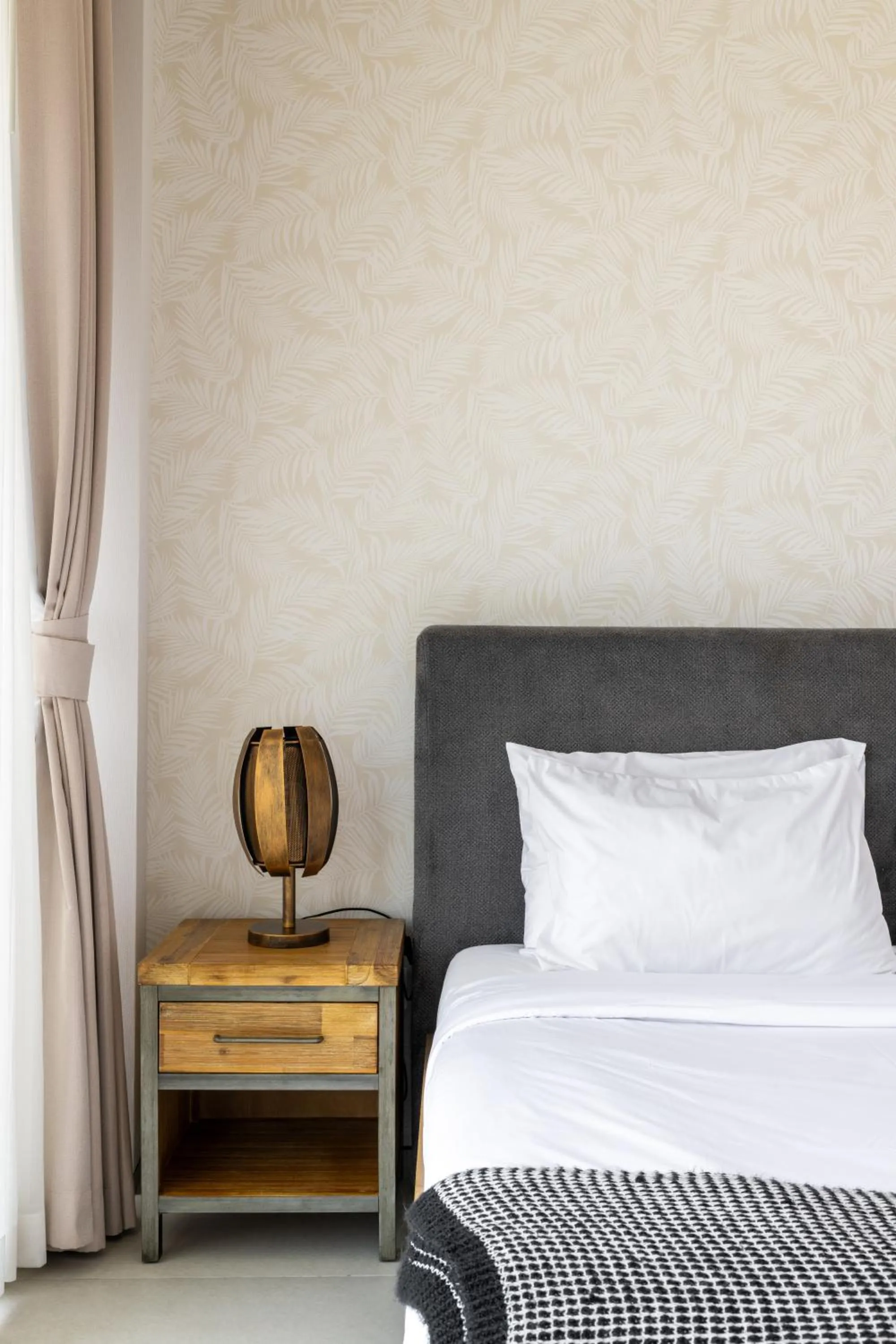 Bed in Jumeirah Gate Tower JBR 1BR Apartment