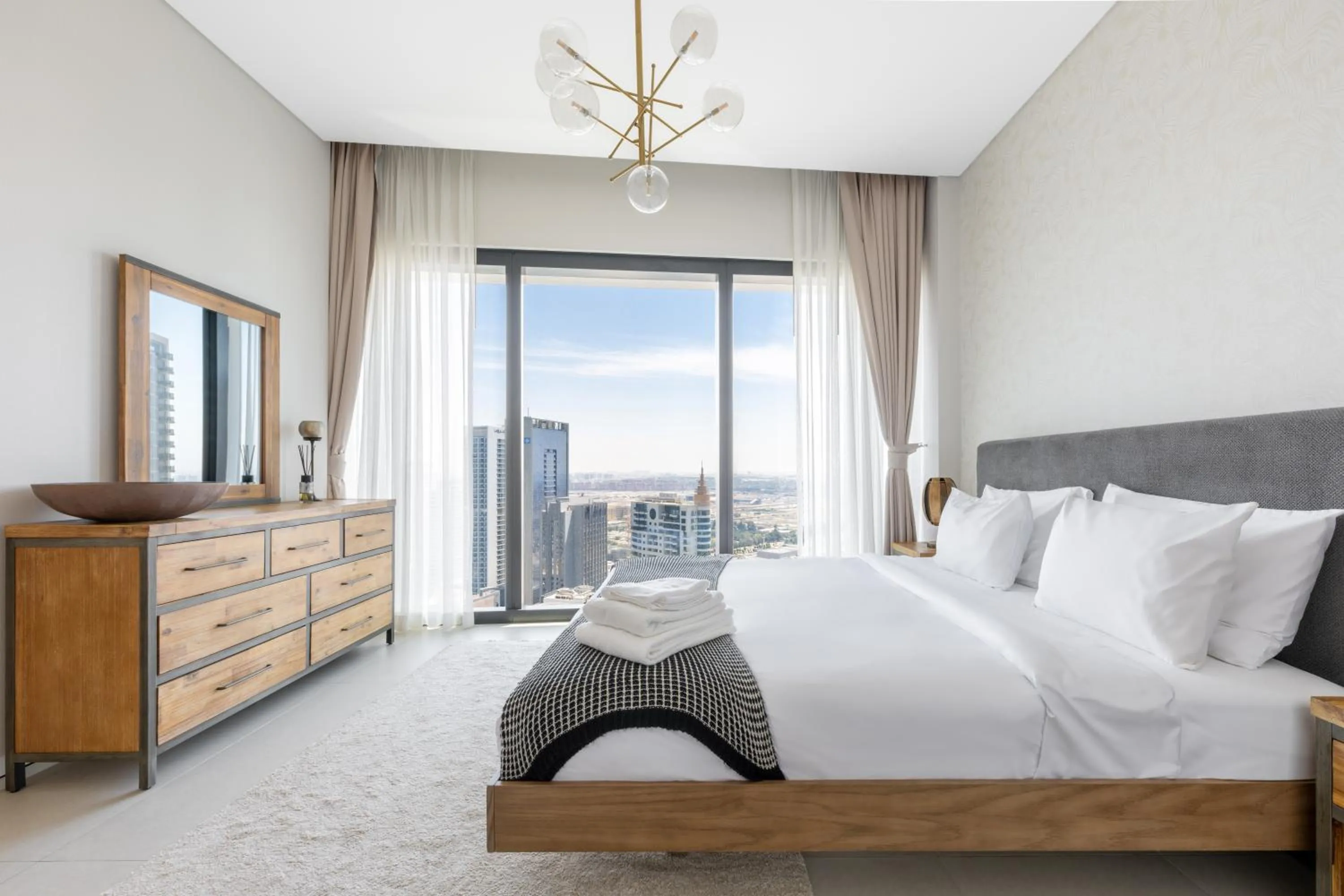 Bed in Jumeirah Gate Tower JBR 1BR Apartment