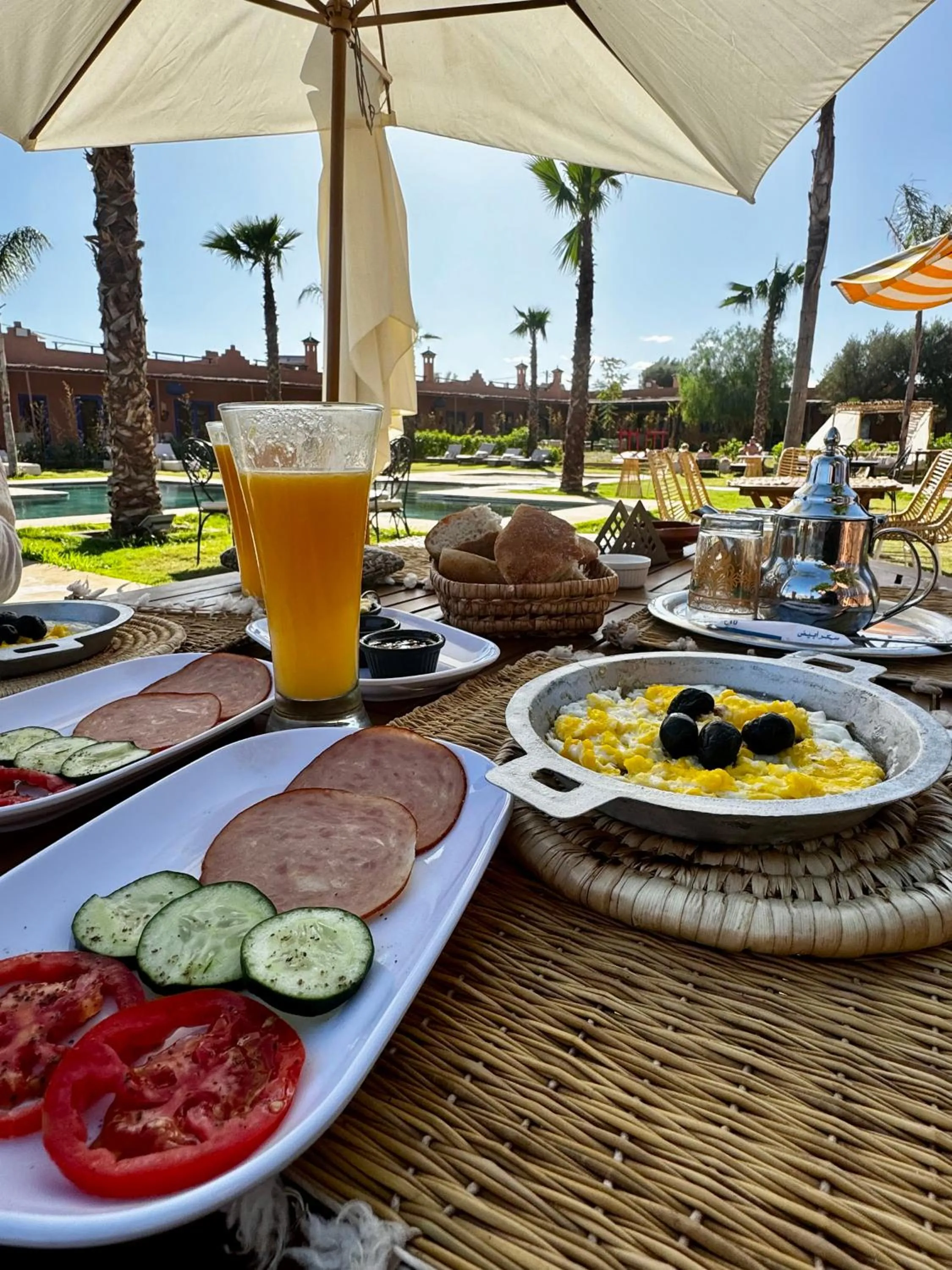 Restaurant/places to eat in Whisper Hotel