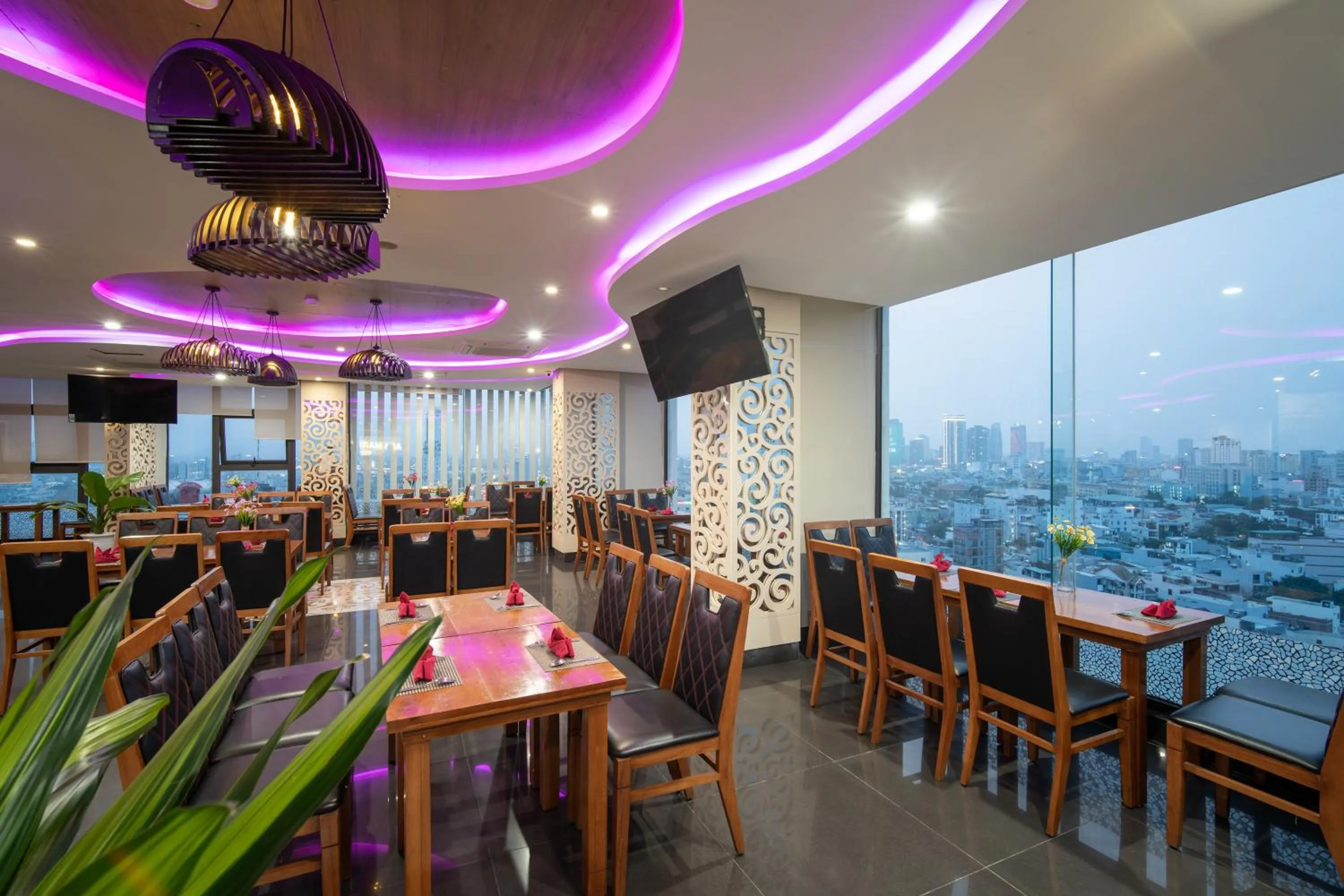 Restaurant/places to eat in Golden Sun Apartment by New Sky Travel