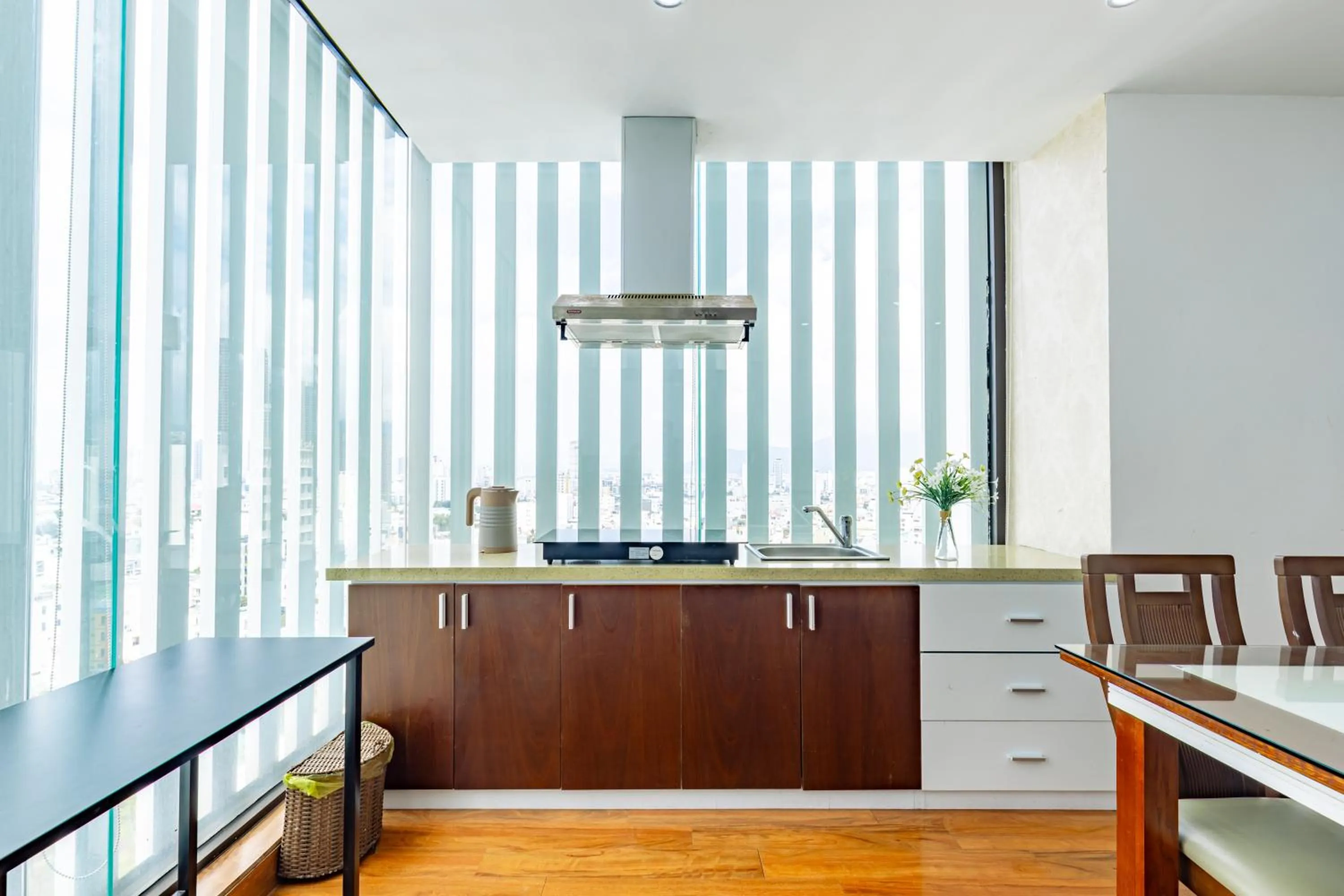 Kitchen or kitchenette in Golden Sun Apartment by New Sky Travel