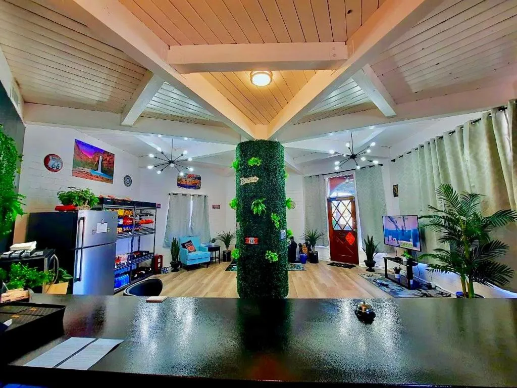 Canyon's Edge Route 66 Motel