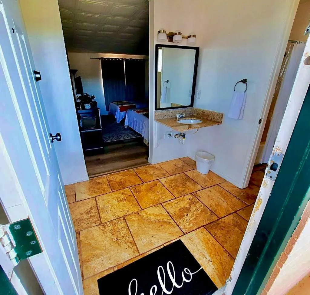 Canyon's Edge Route 66 Motel