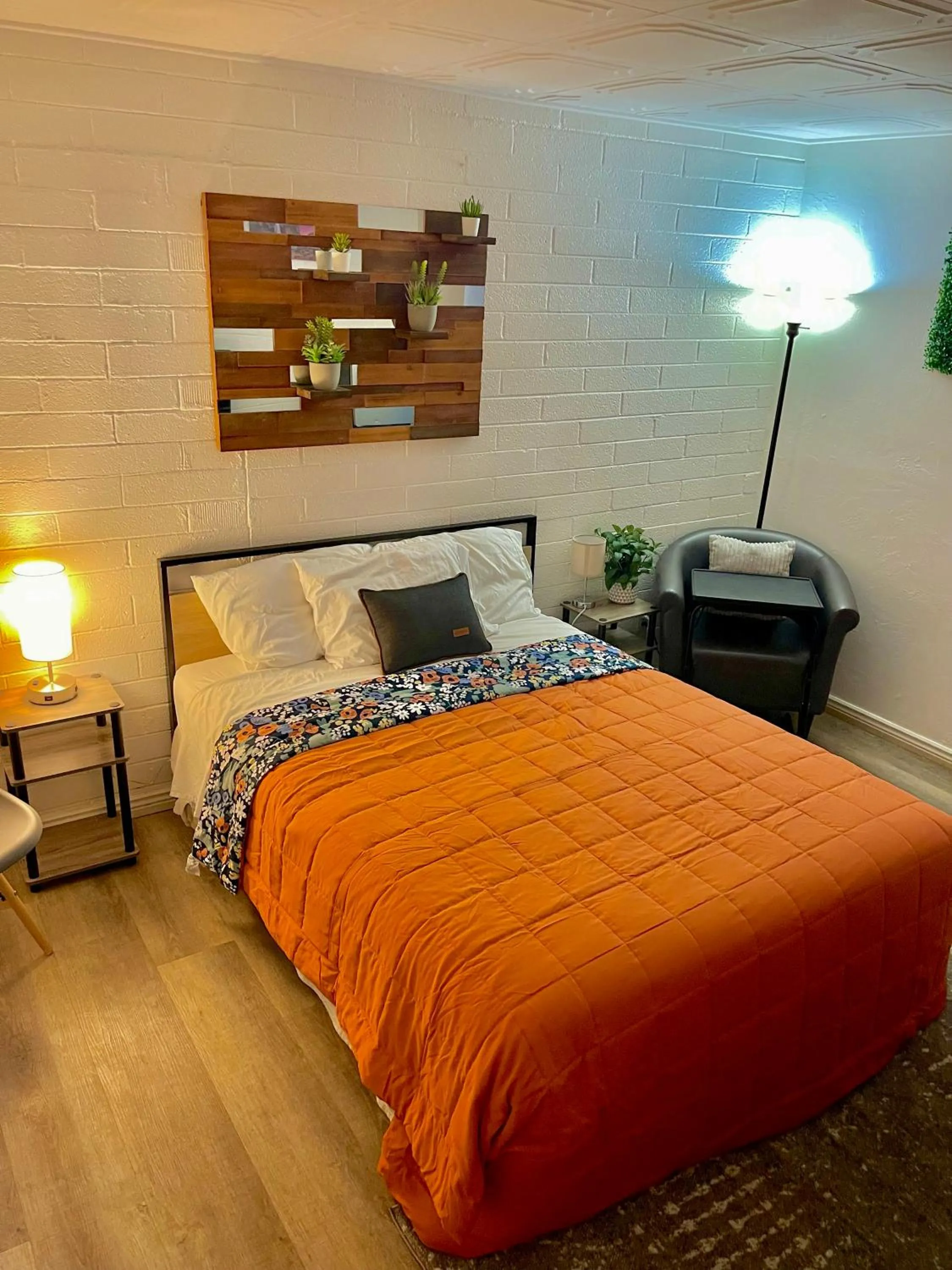 Bed in Canyon's Edge Route 66 Motel