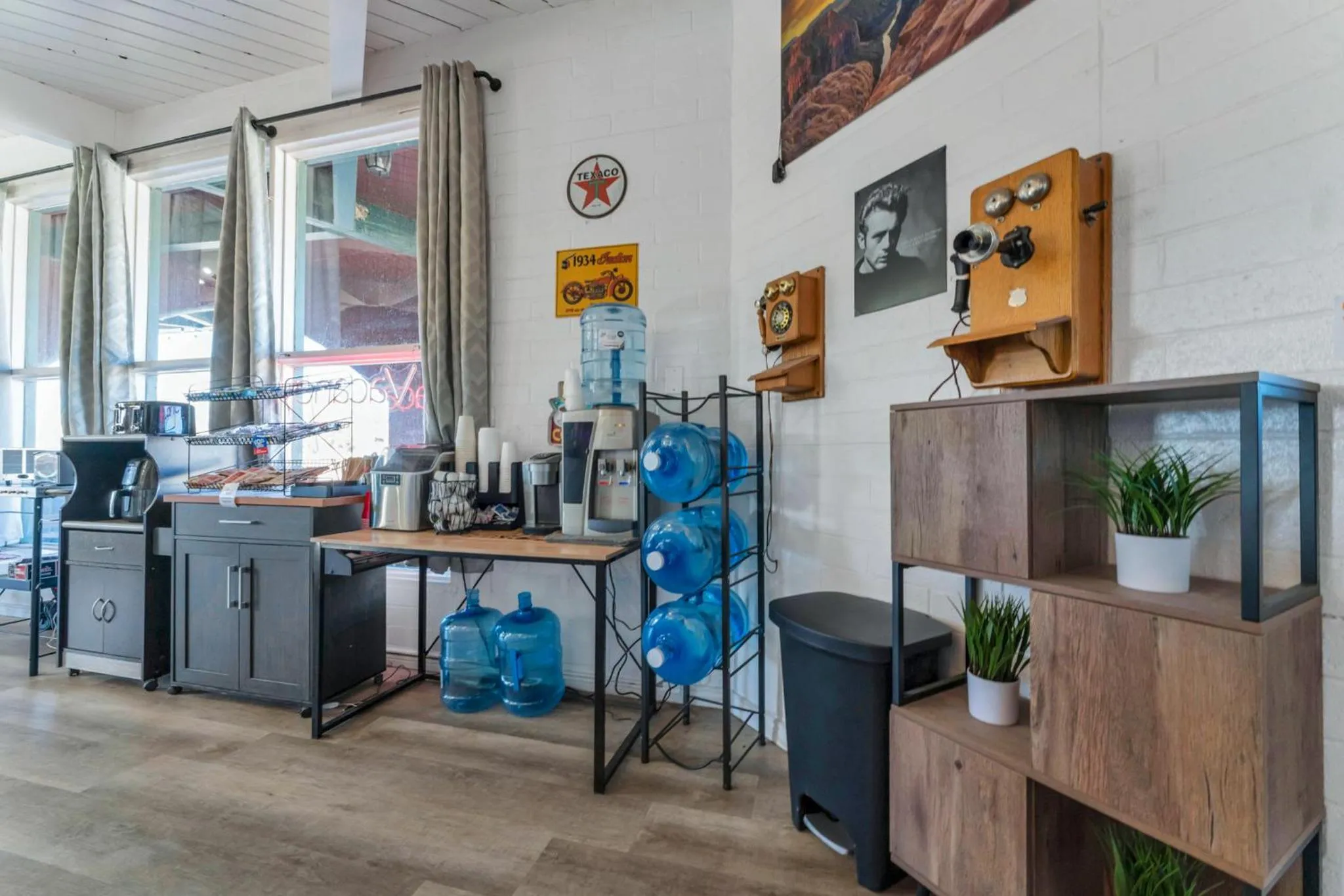 Canyon's Edge Route 66 Motel