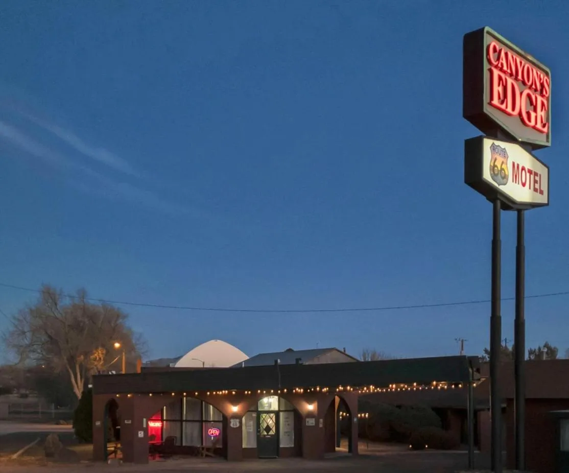 Canyon's Edge Route 66 Motel