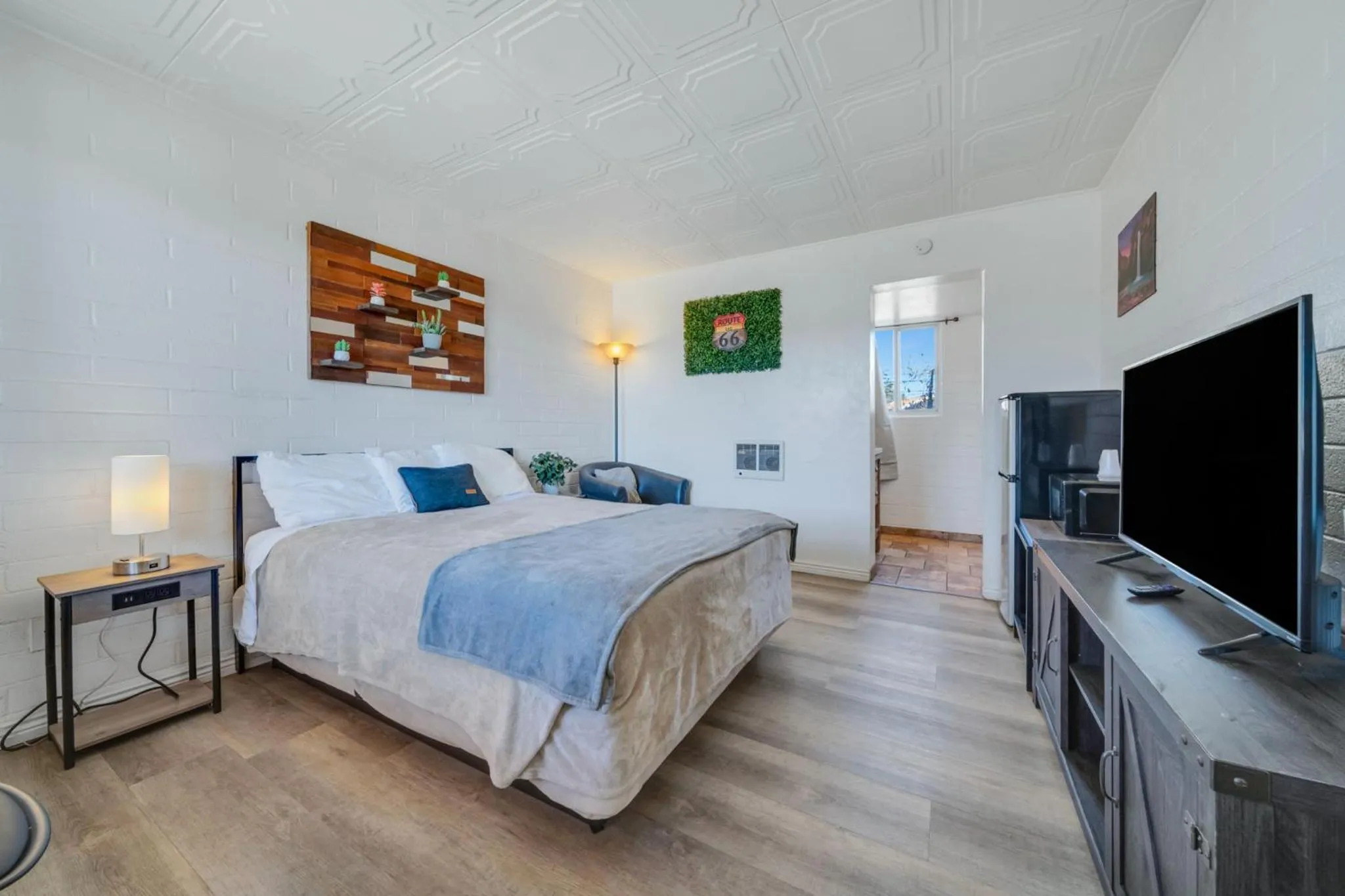 Bed in Canyon's Edge Route 66 Motel