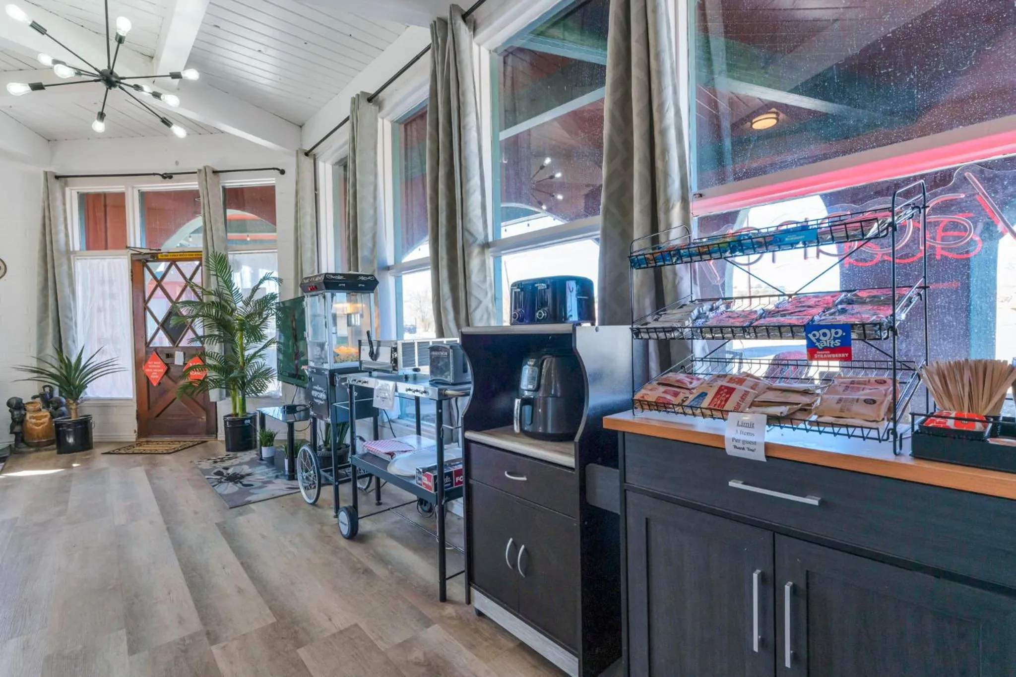 Canyon's Edge Route 66 Motel