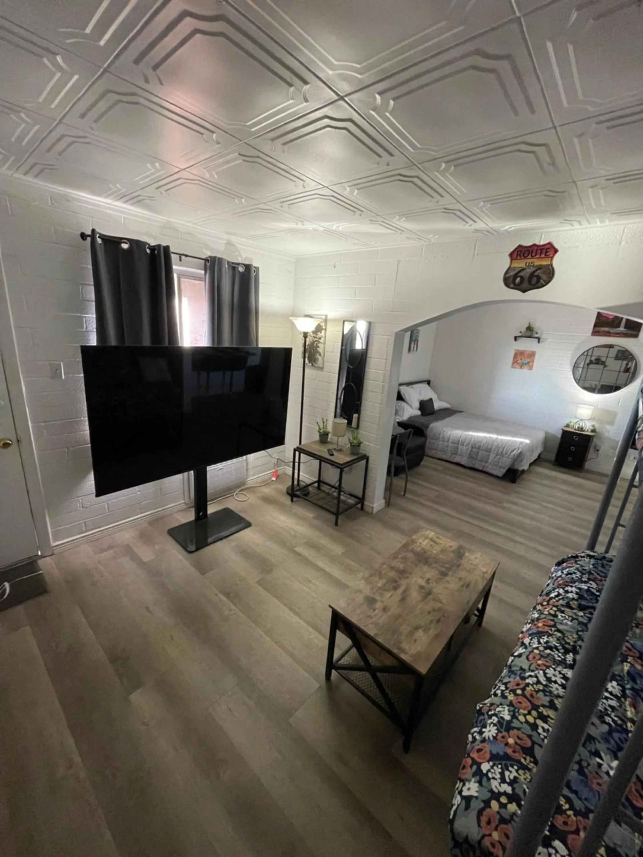 Bed in Canyon's Edge Route 66 Motel