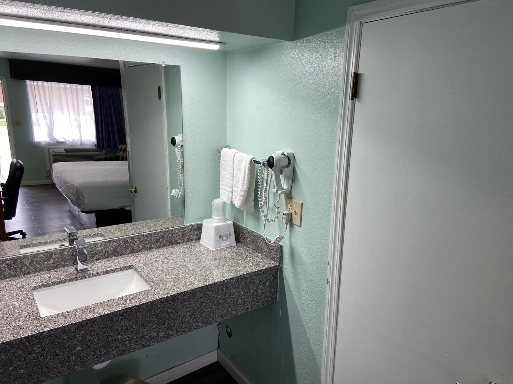 hair dryier in Days Inn by Wyndham Pratt