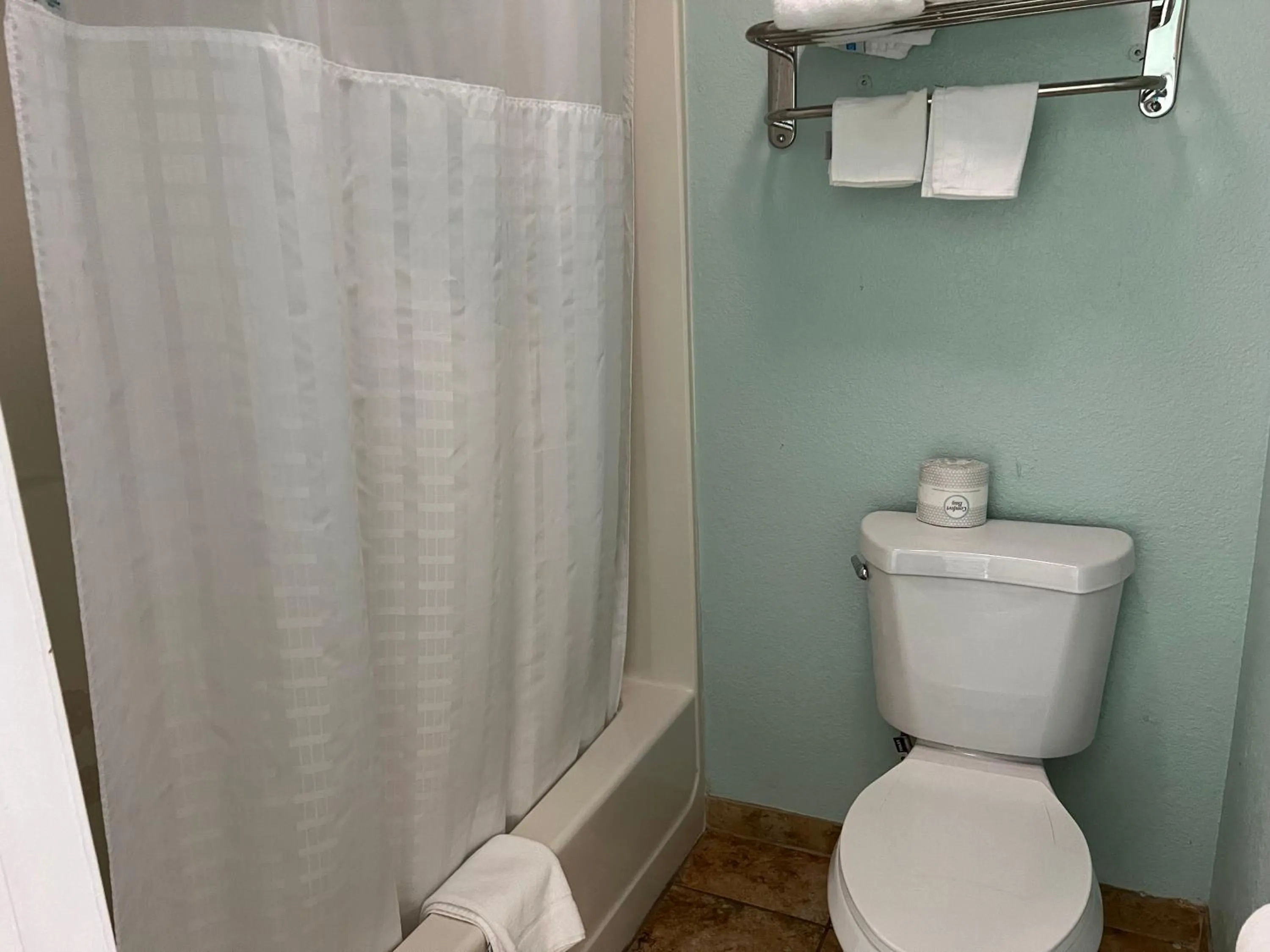 Toilet in Days Inn by Wyndham Pratt