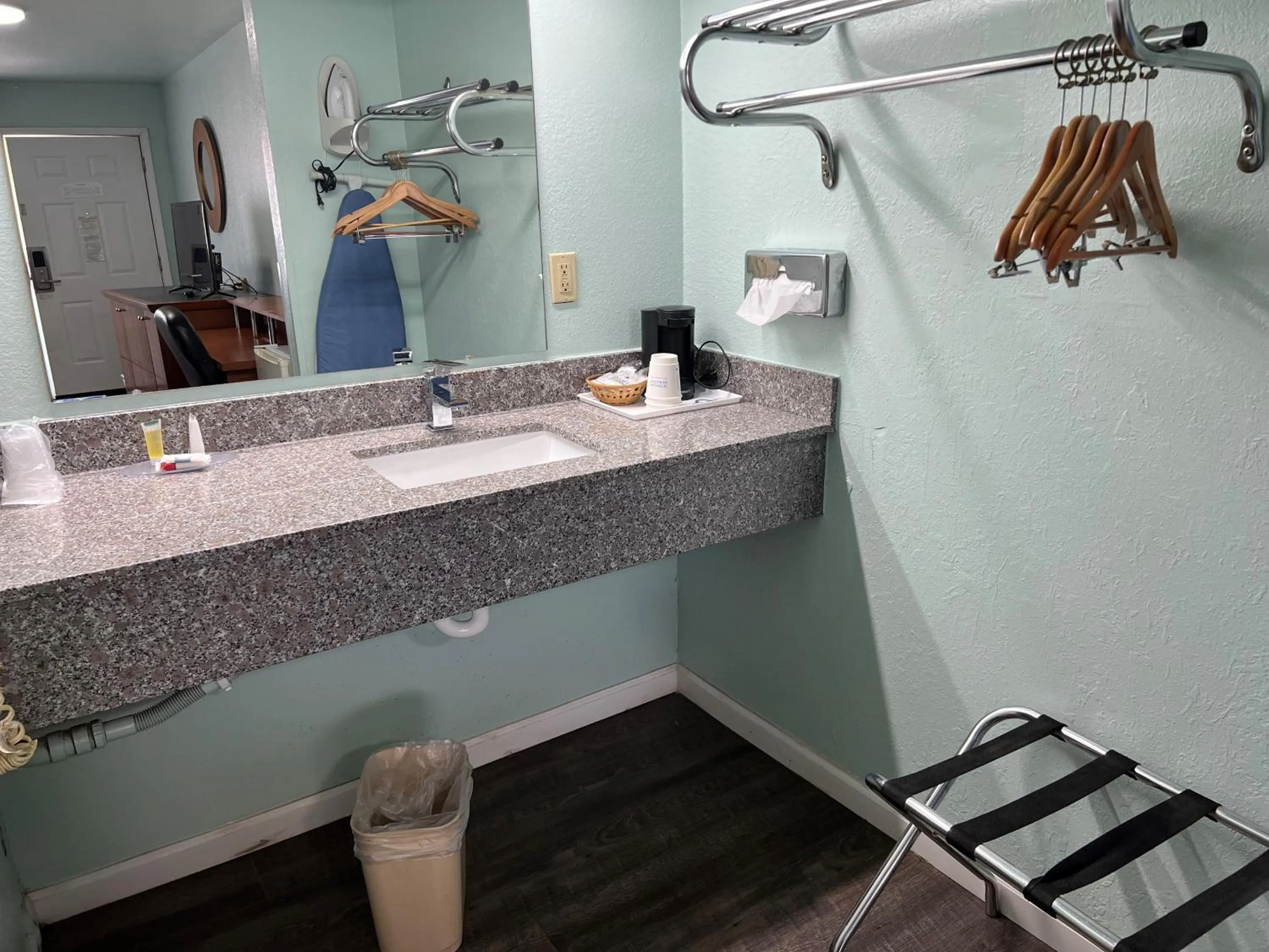 Bathroom in Days Inn by Wyndham Pratt