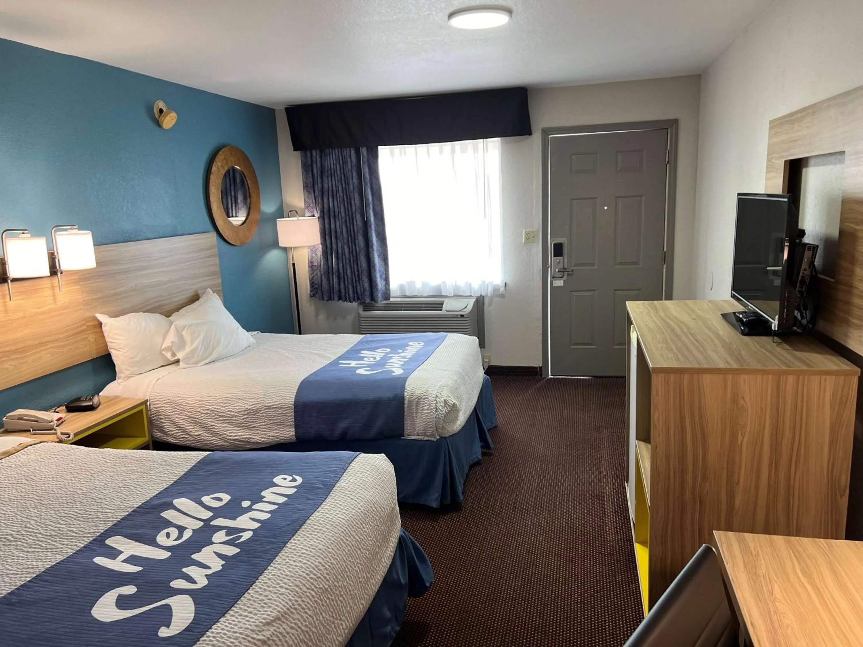 Bed in Days Inn by Wyndham Pratt