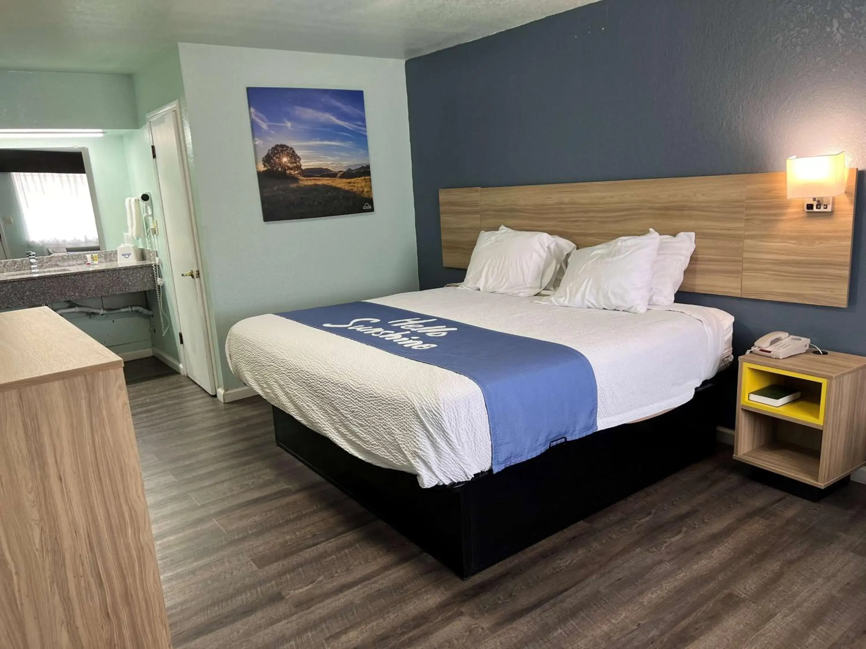 King Room - Smoking in Days Inn by Wyndham Pratt King Room - Smoking in Days Inn by Wyndham Pratt