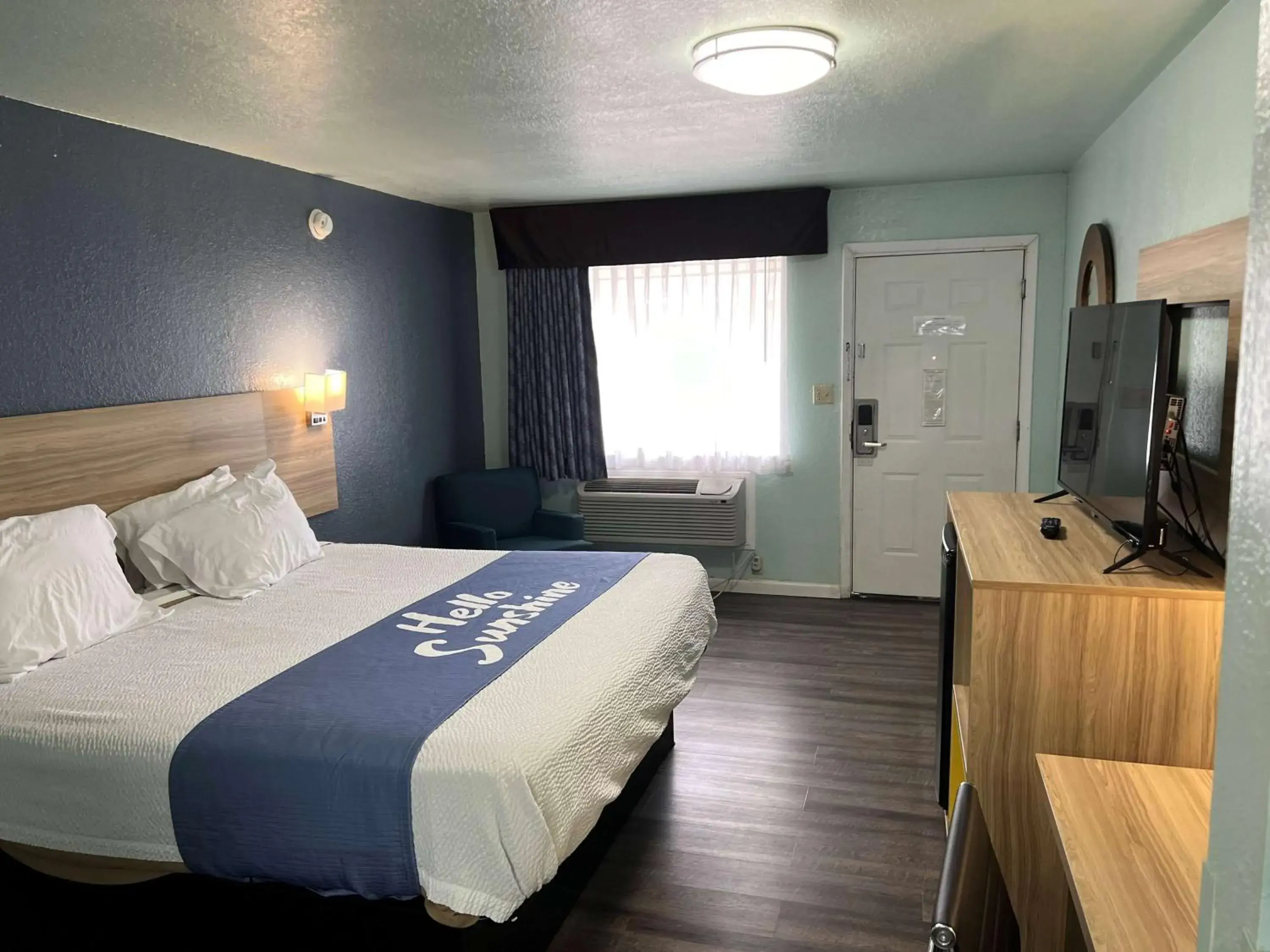 King Room - Non-Smoking in Days Inn by Wyndham Pratt King Room - Non-Smoking in Days Inn by Wyndham Pratt