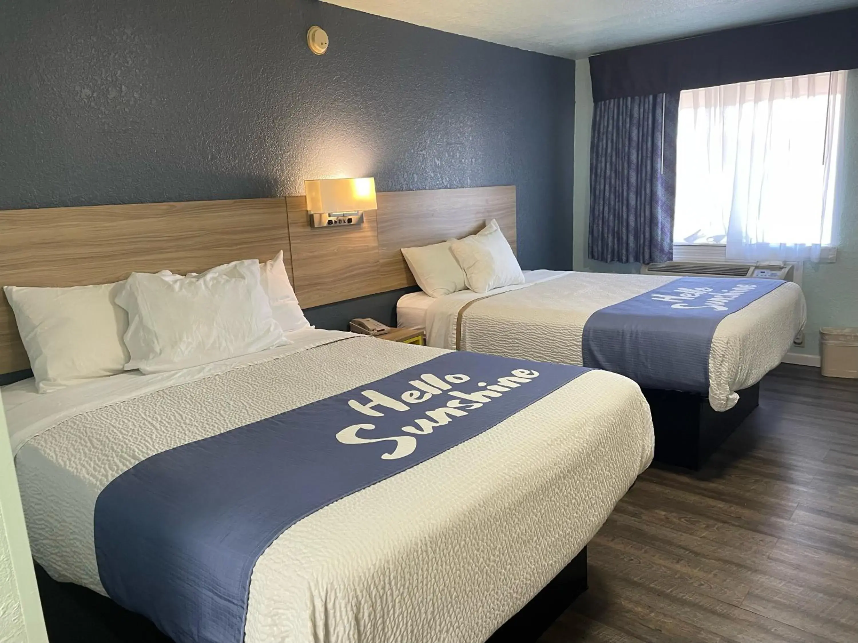 Queen Room with Two Queen Beds - Smoking in Days Inn by Wyndham Pratt Queen Room with Two Queen Beds - Smoking in Days Inn by Wyndham Pratt