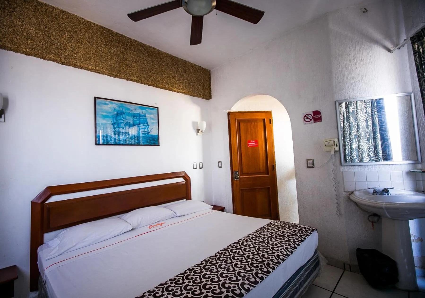 Photo of the whole room, Bed in Hotel Candilejas Playa