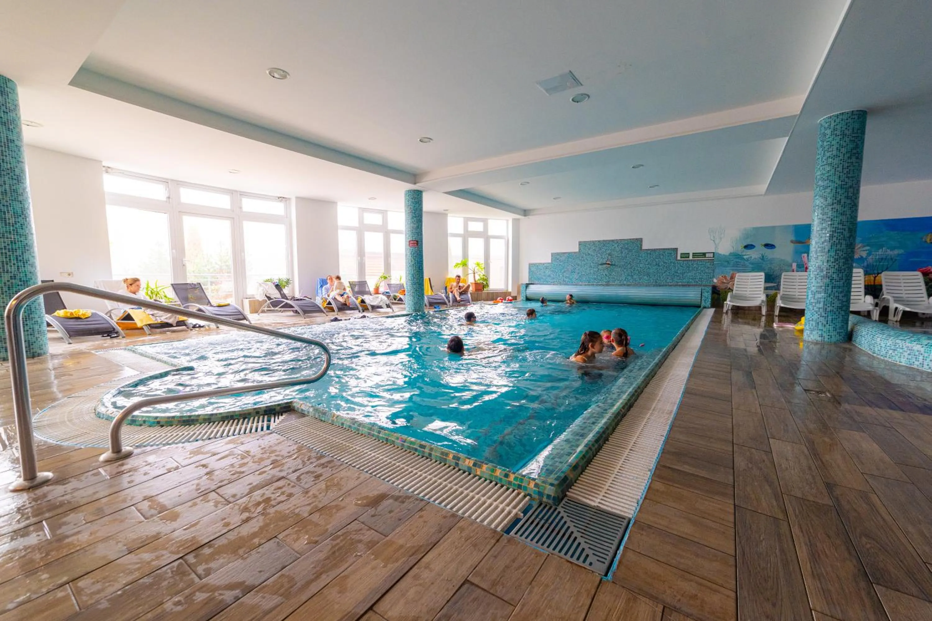 Swimming pool in Sástó Hotel