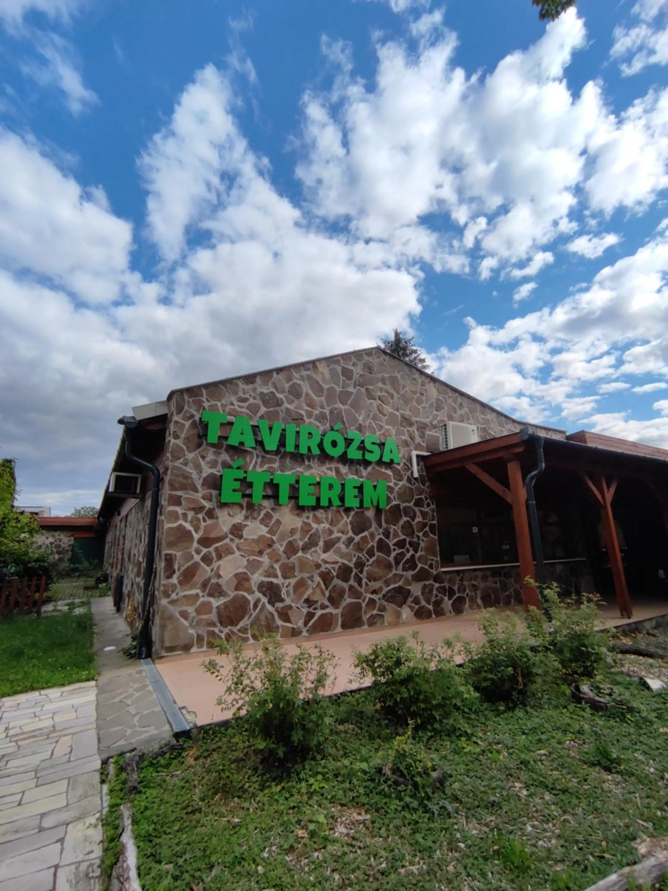 Restaurant/places to eat in Sástó Hotel