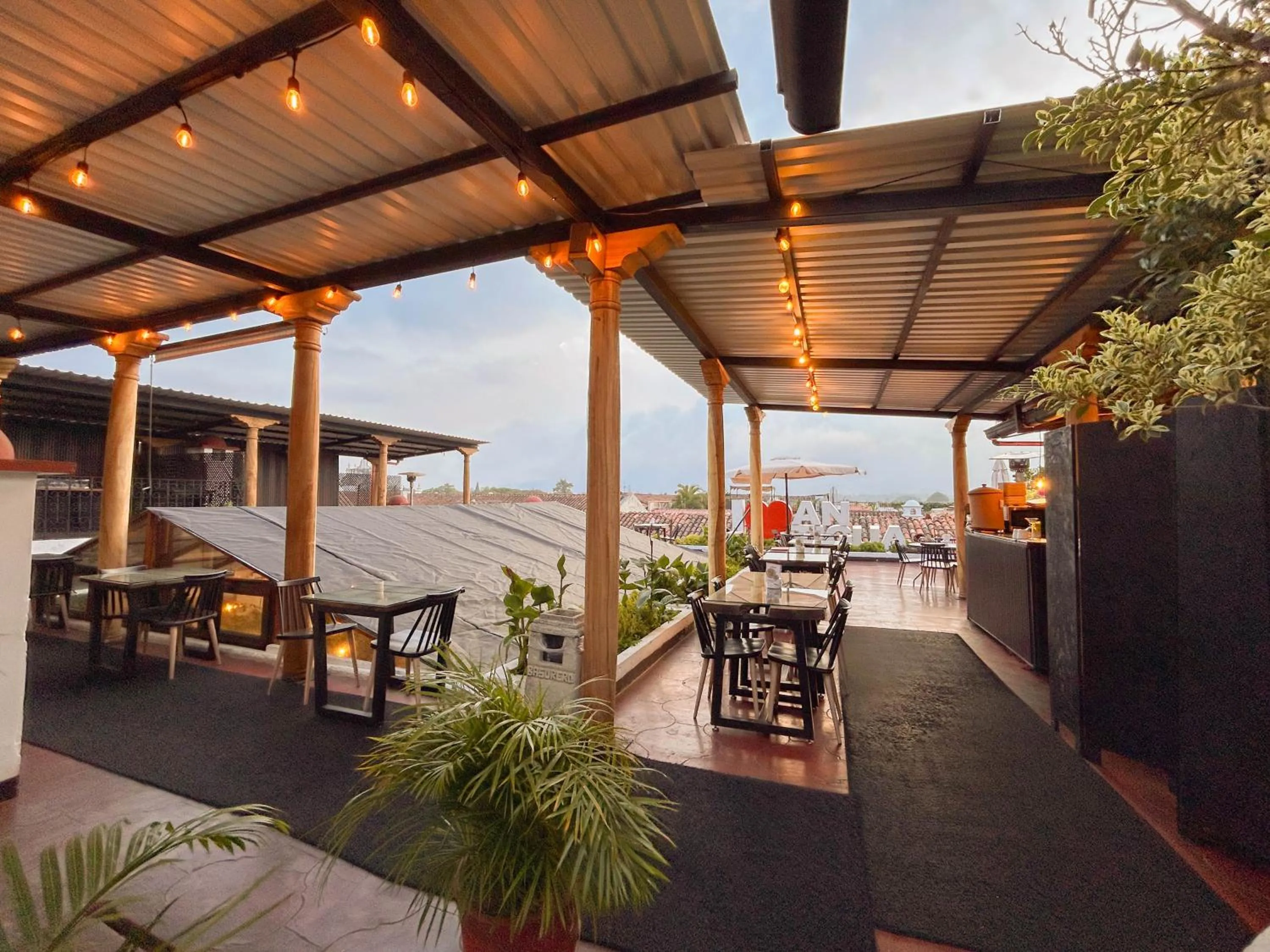 Restaurant/places to eat in El Carmen Hotel