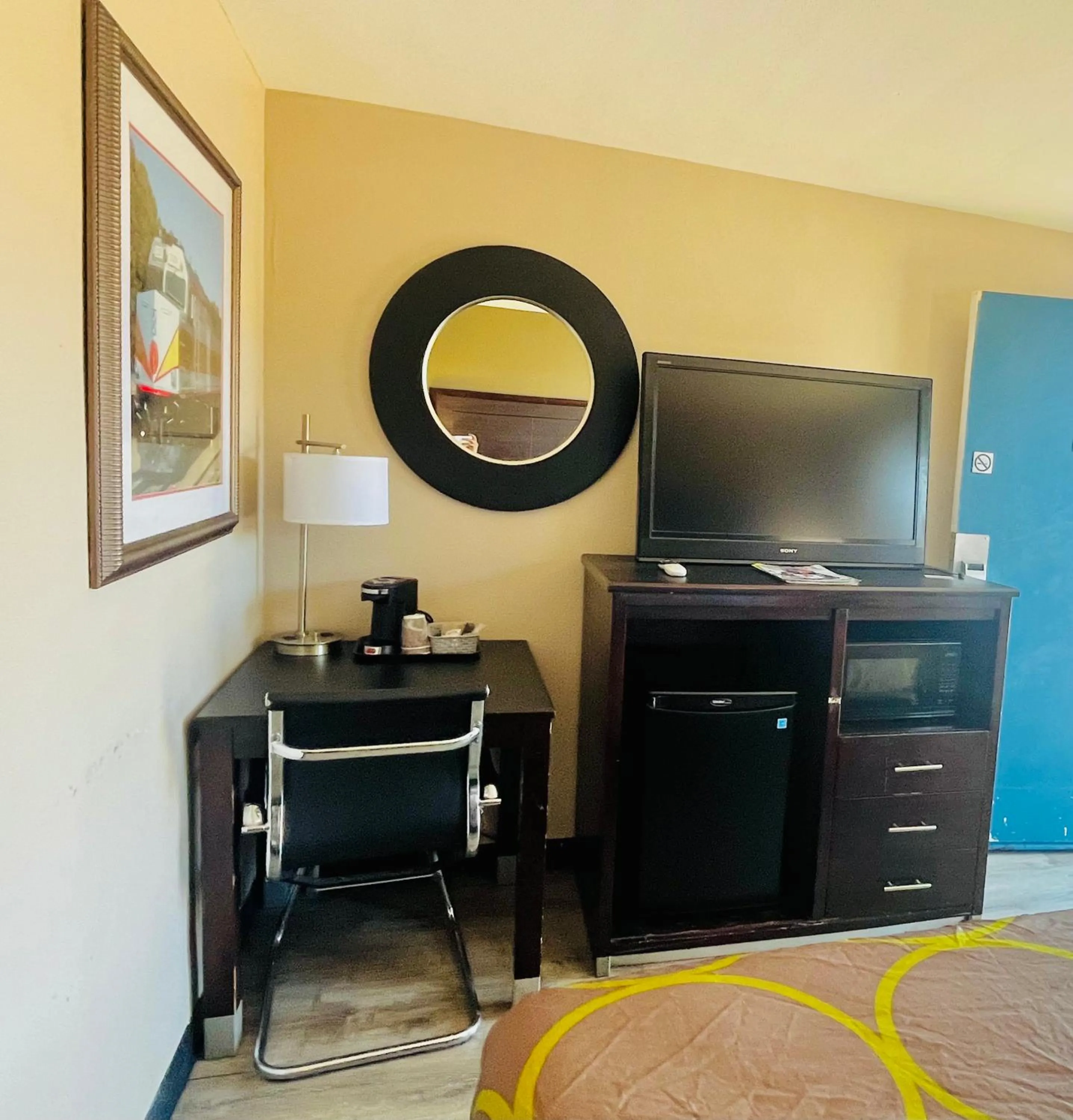 Communal lounge/ TV room, Bed in Super 8 by Wyndham Williams West Route 66 - Grand Canyon Area