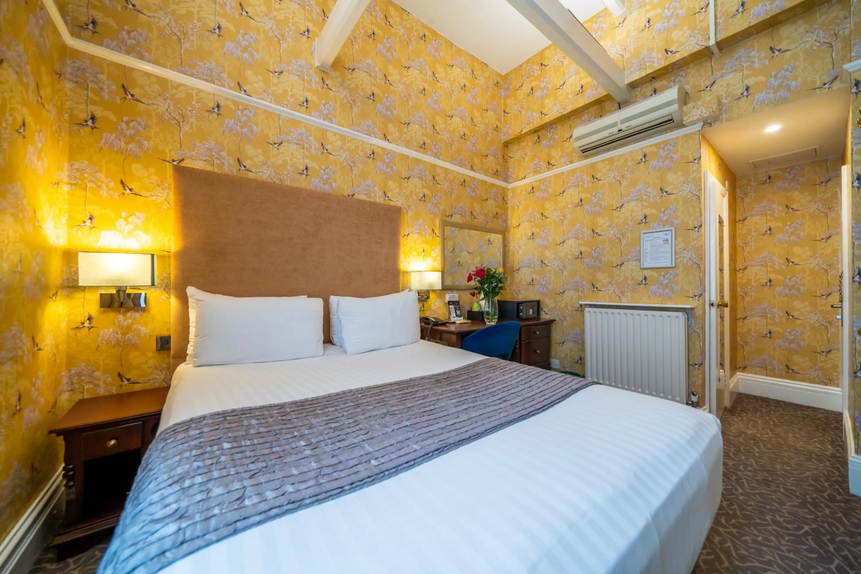 Bed in Hotel La Place