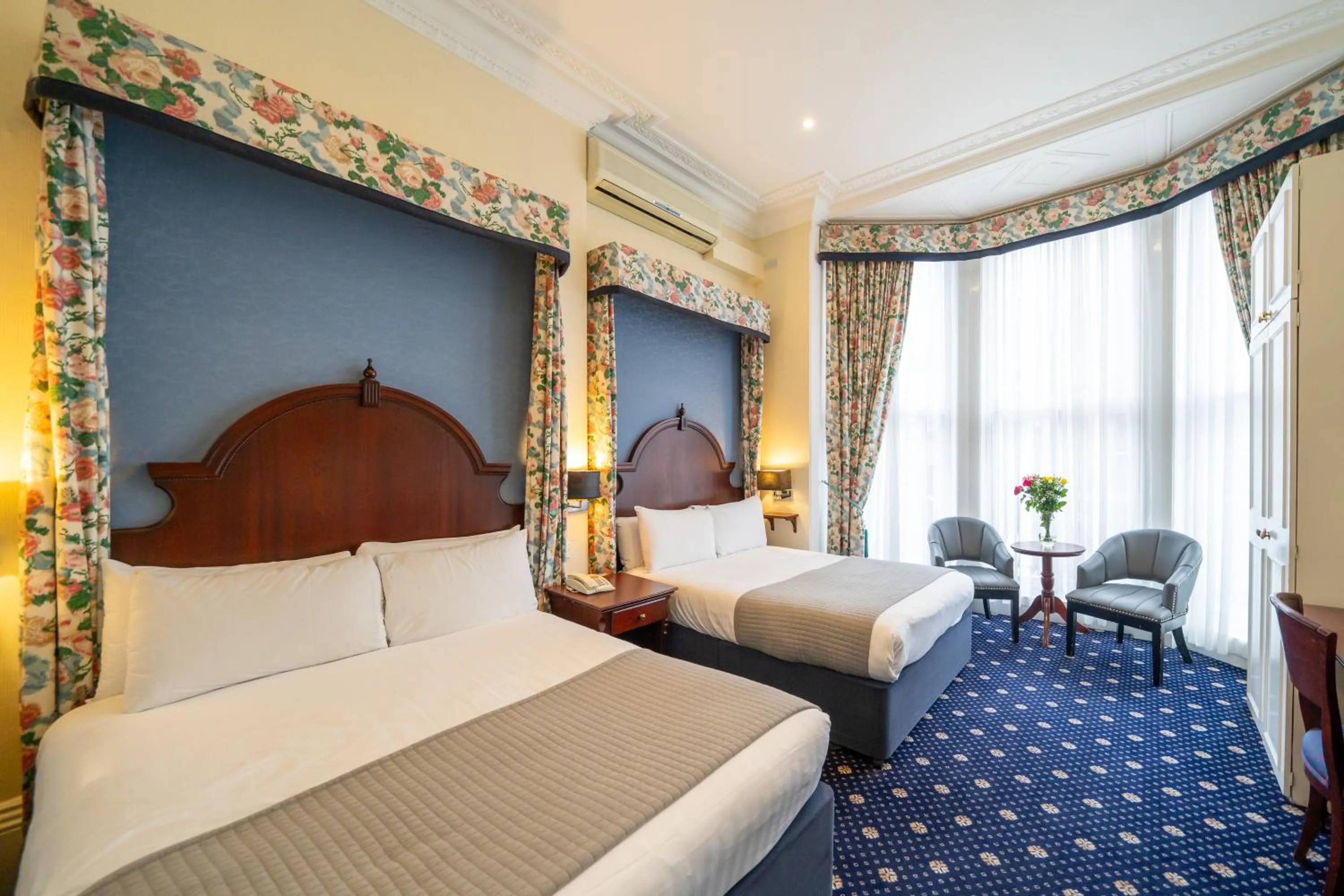 Bed in Hotel La Place