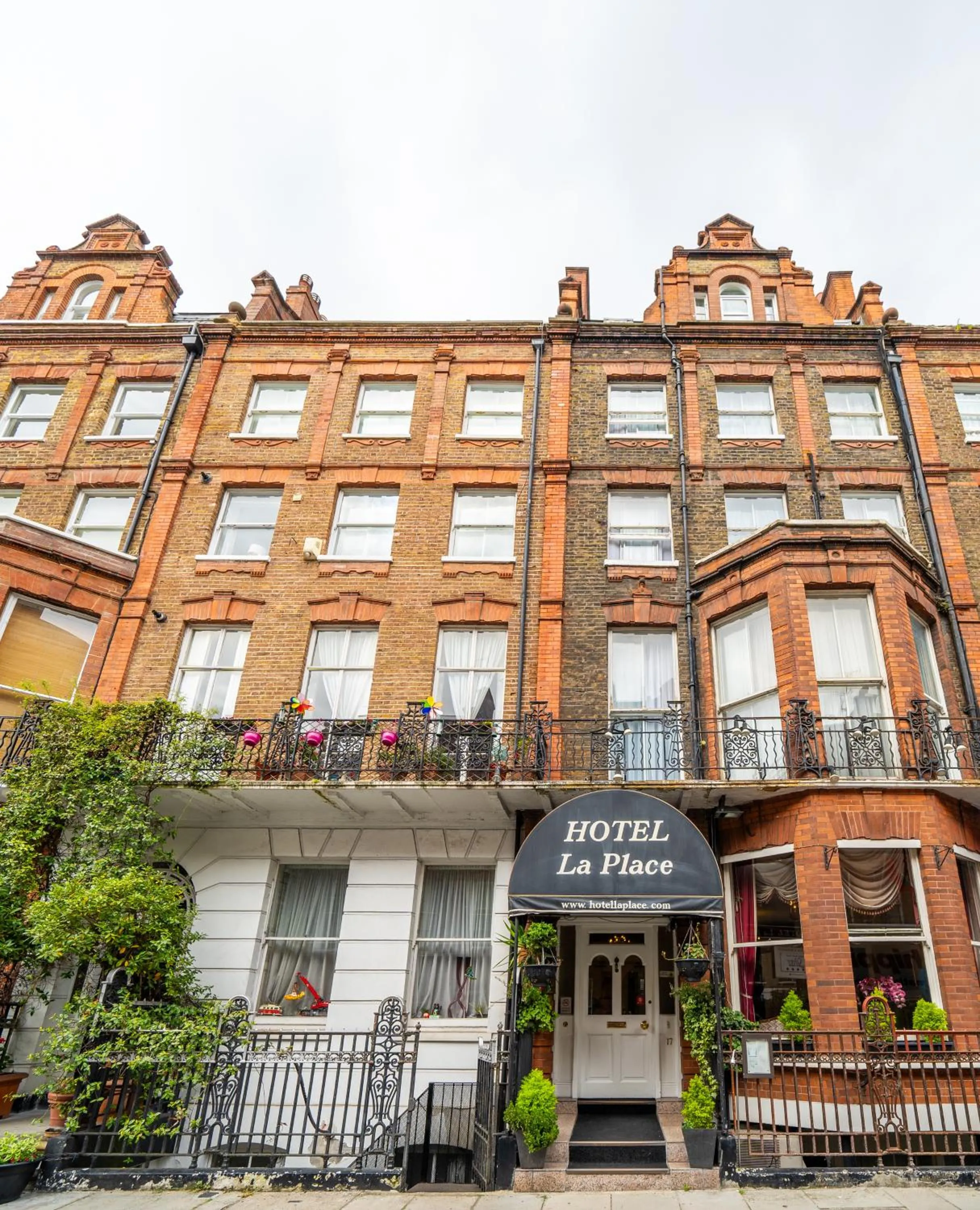 Property building in Hotel La Place