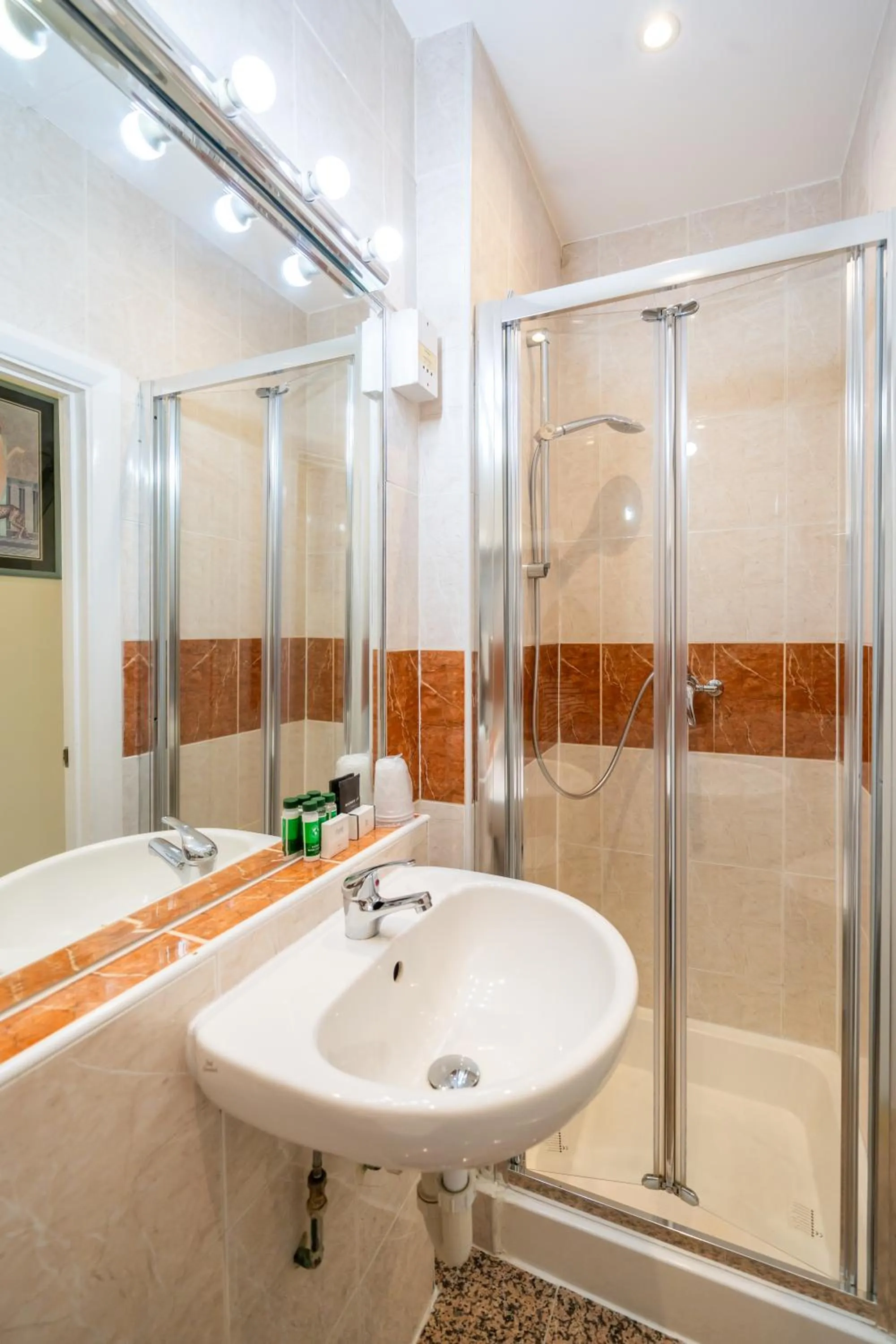 Shower in Hotel La Place