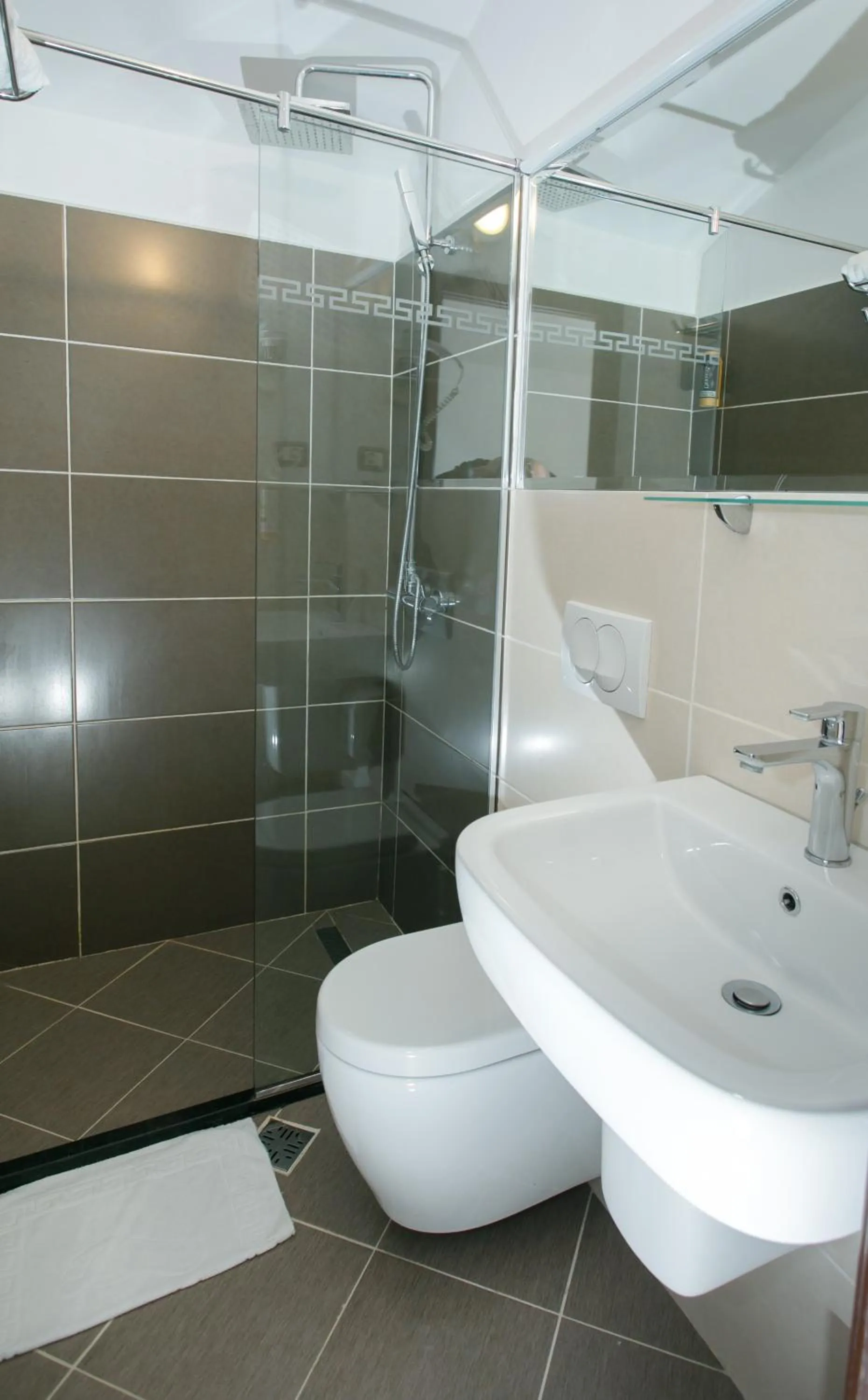 Bathroom in City 5 Hotel