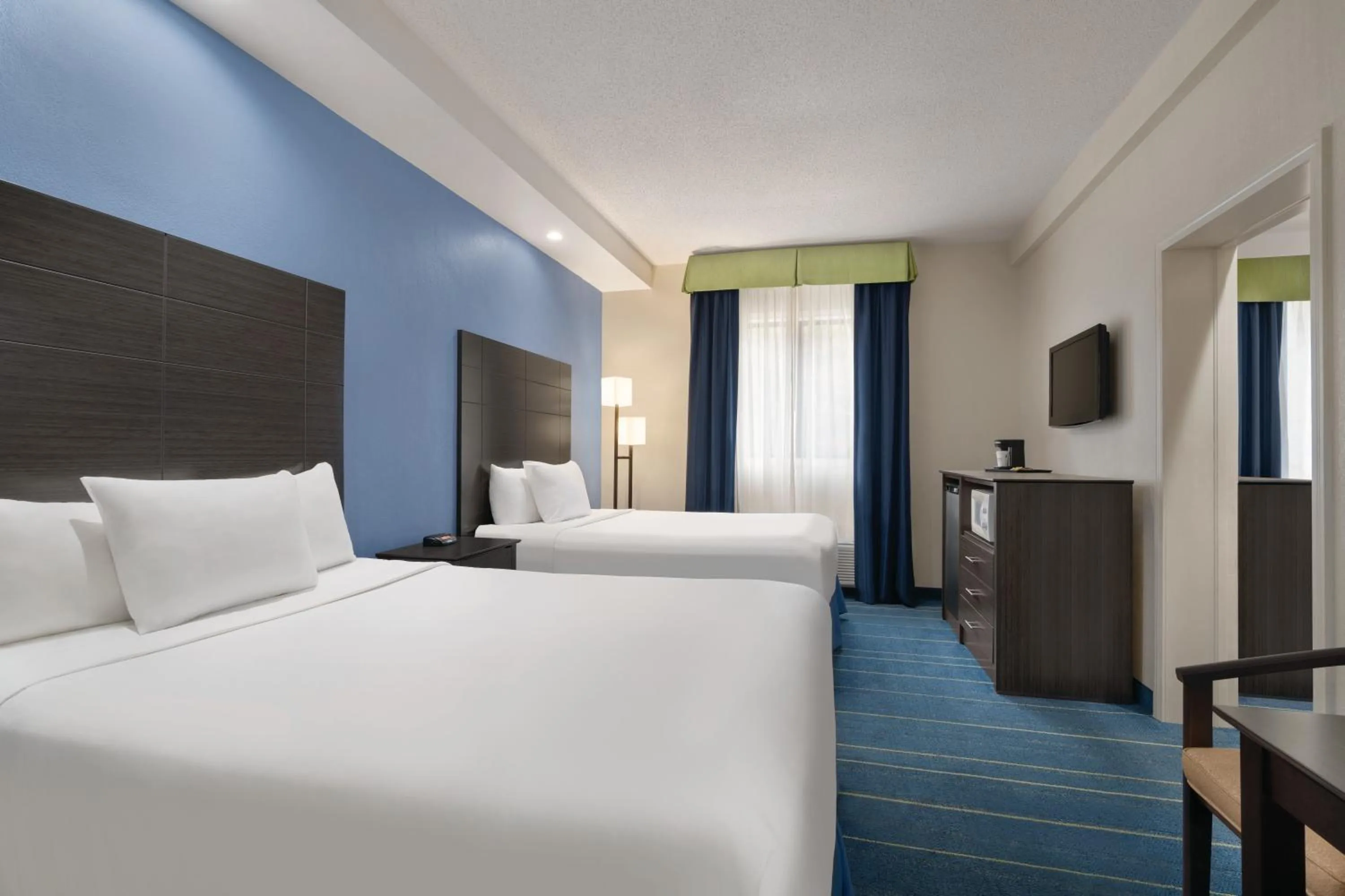 Bed in Days Inn by Wyndham Tamworth